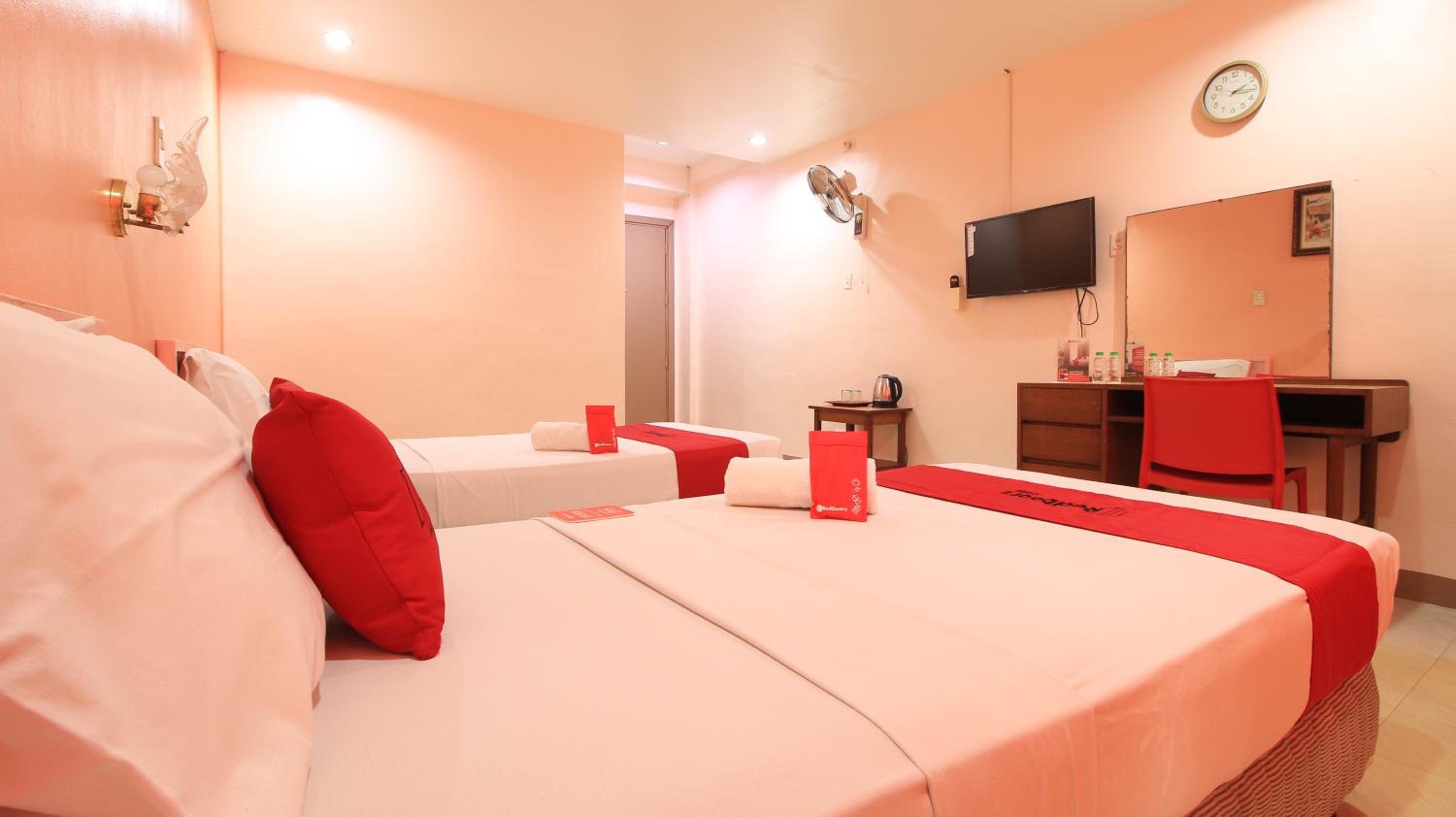 Twin Room - Photo 16