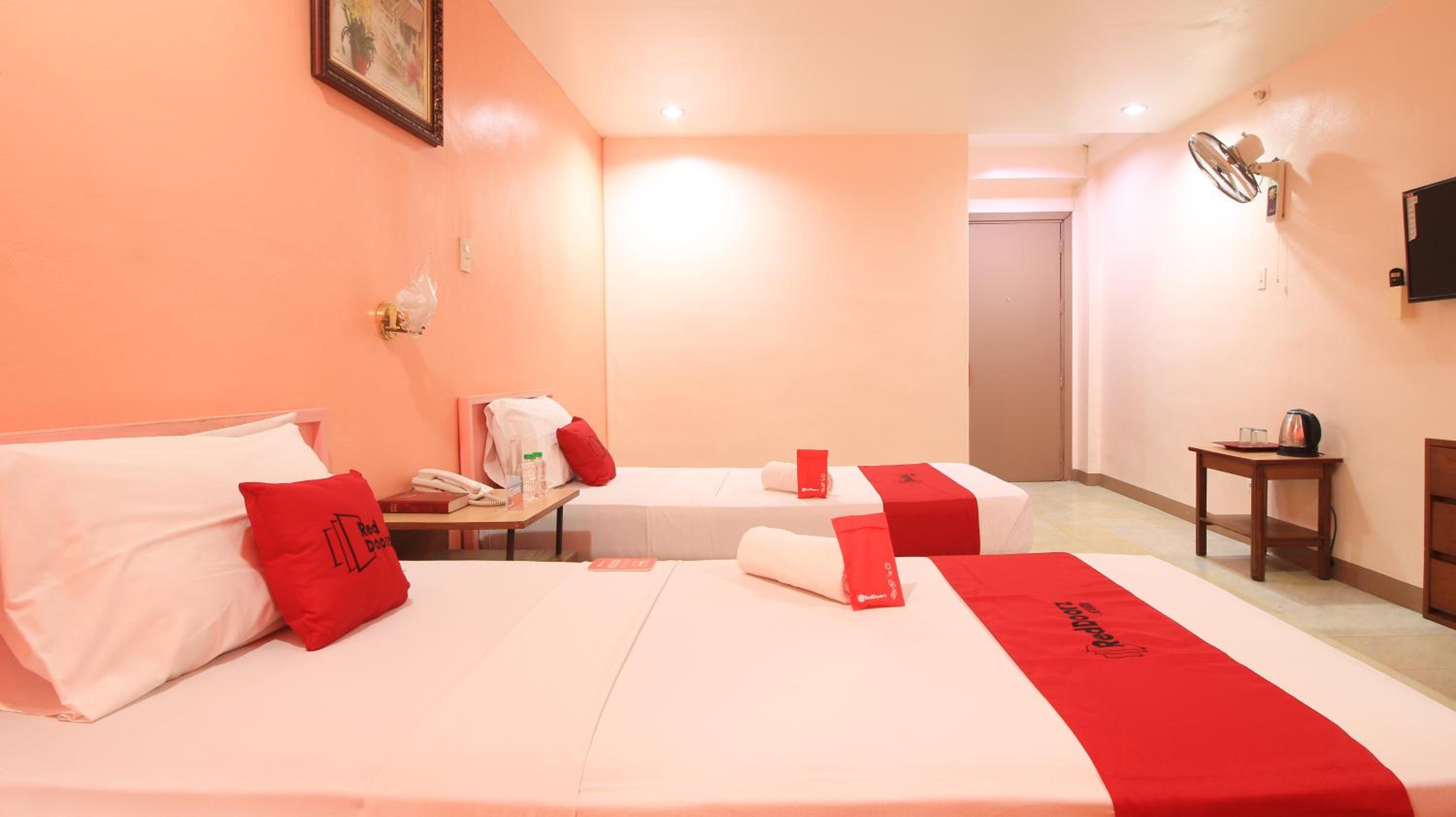 Twin Room - Photo 15