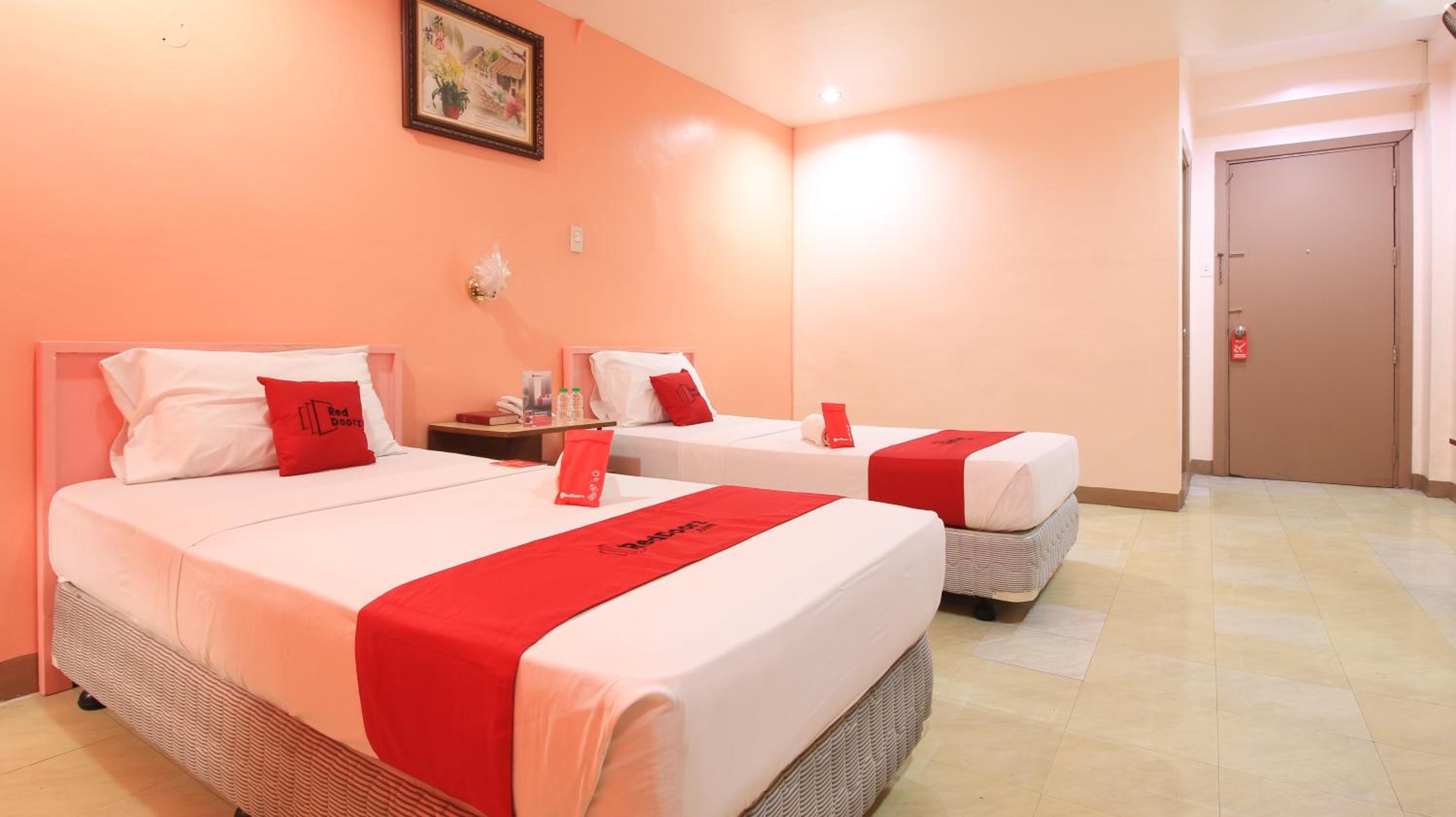 Twin Room - Photo 13
