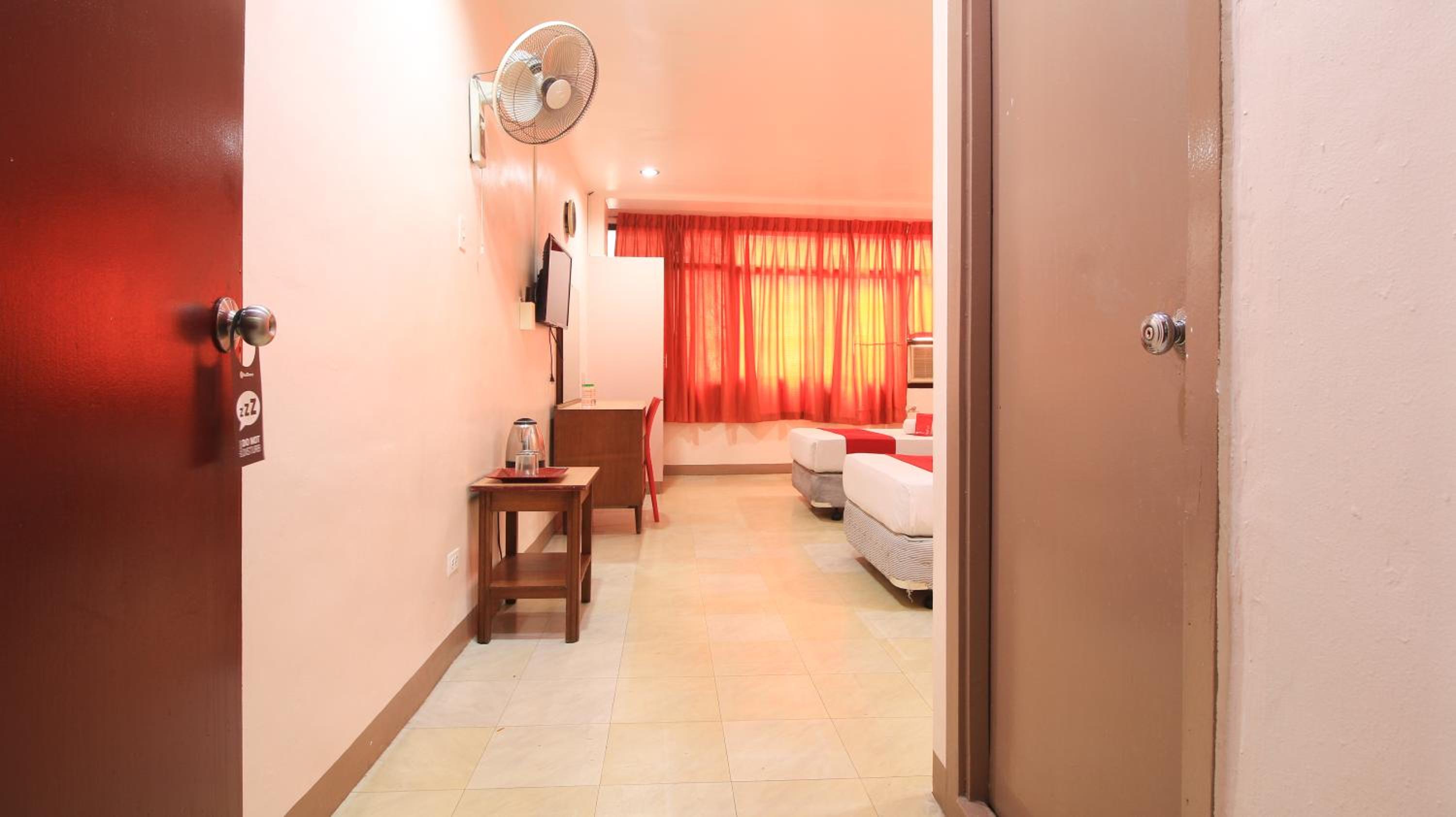 Twin Room - Photo 11