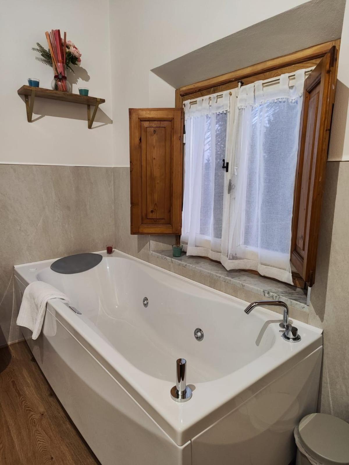 Double or Twin Room with Mountain View photo 2