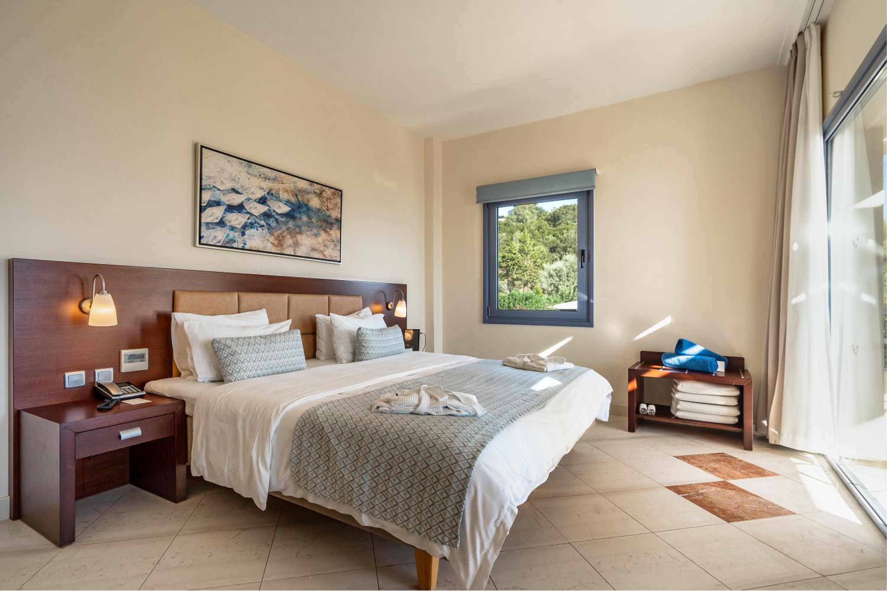 Superior Suite with Sea View - Photo 4