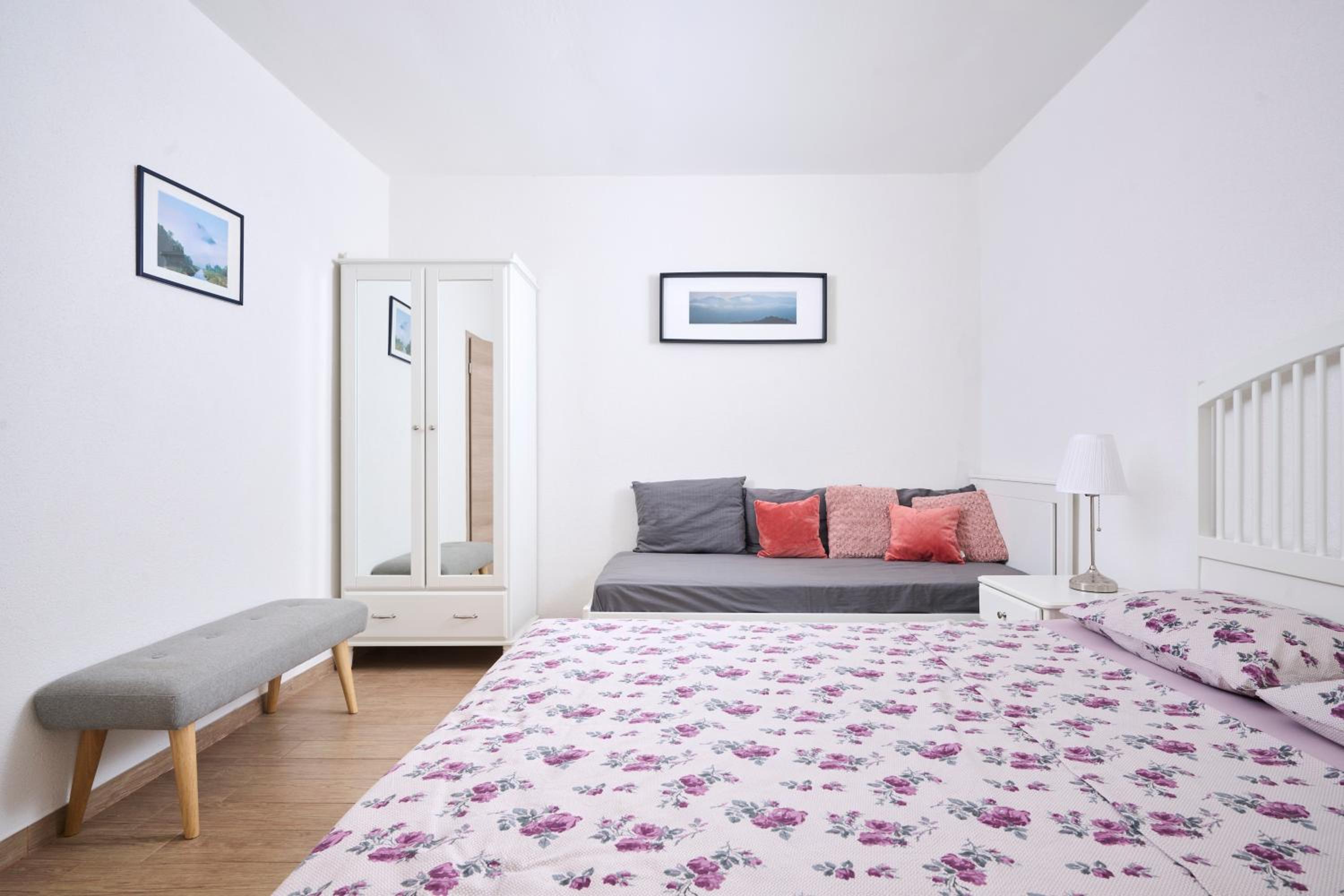 One-Bedroom Apartment photo 2