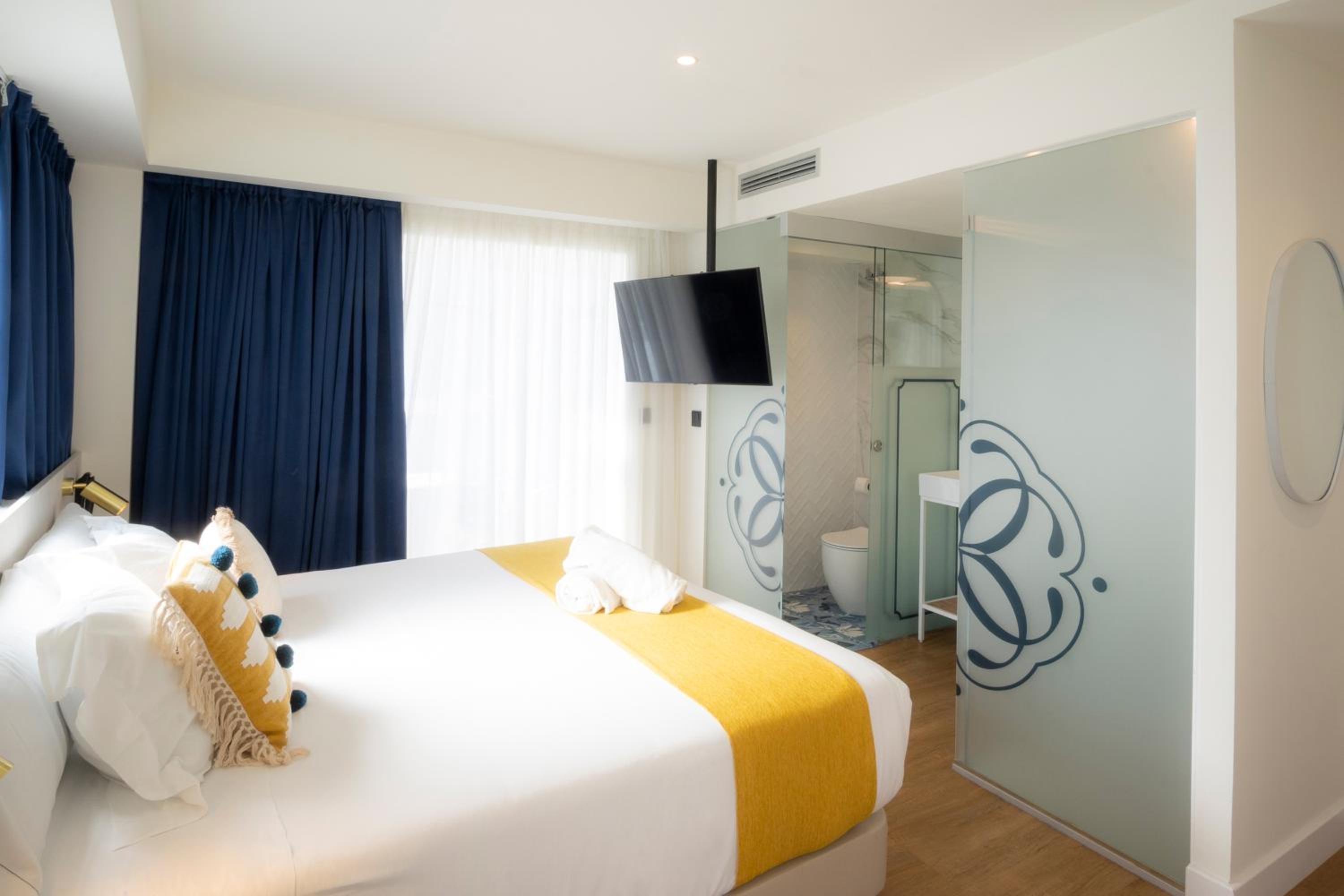 Standard Double or Twin Room photo 3