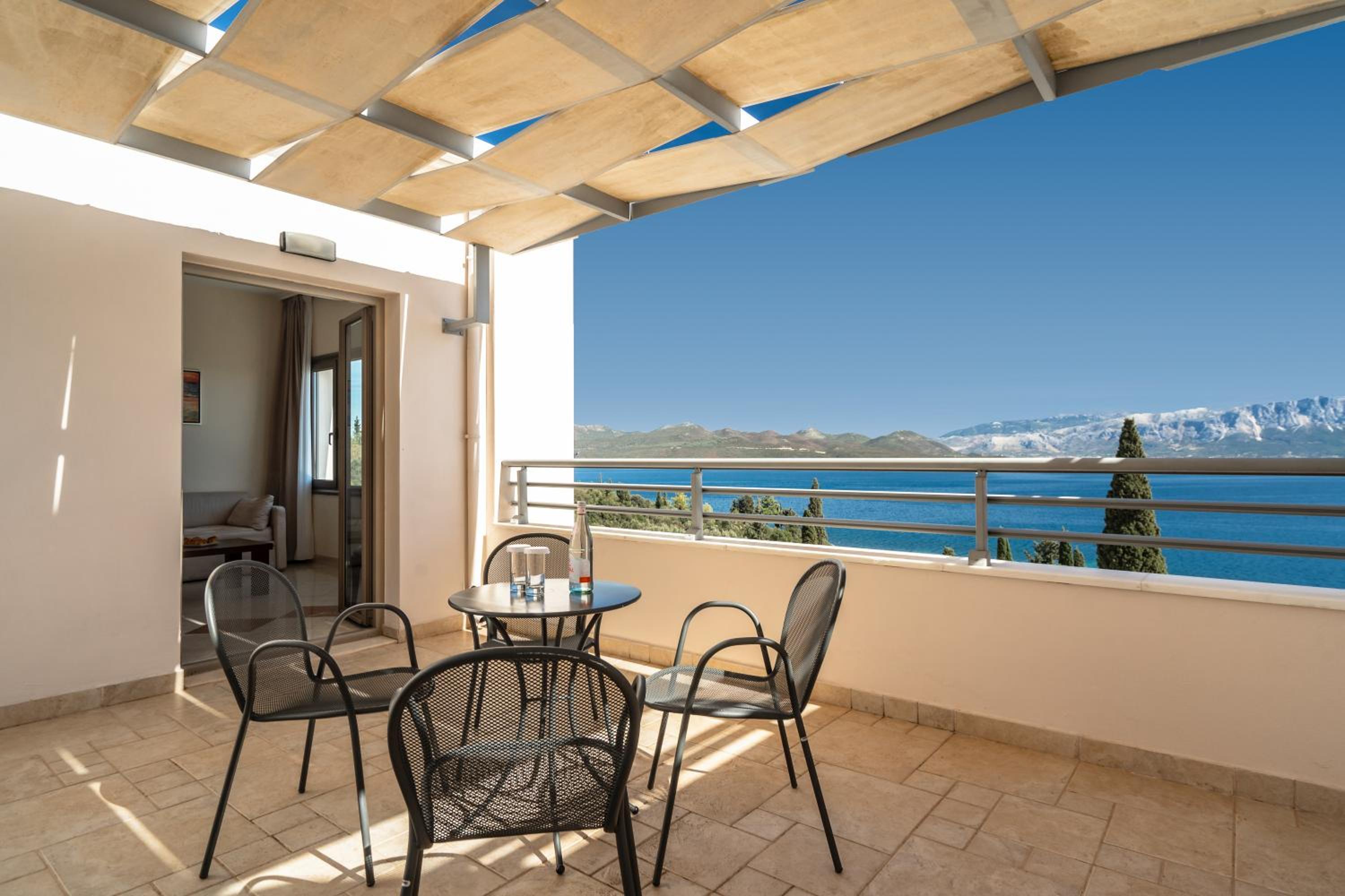 Superior Double or Twin Room with Sea View - Photo 3