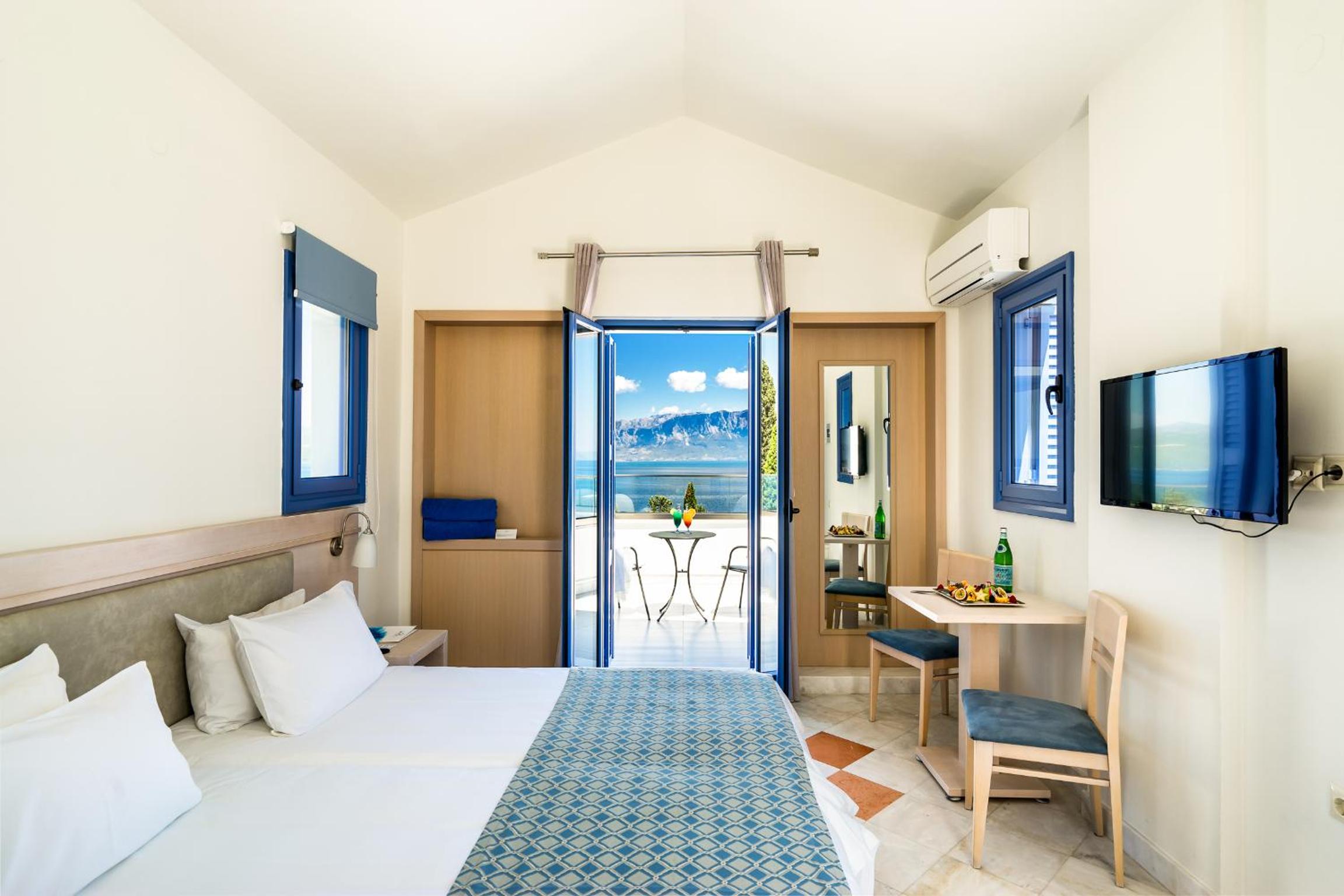 Double or Twin Room with Sea View - Photo 1