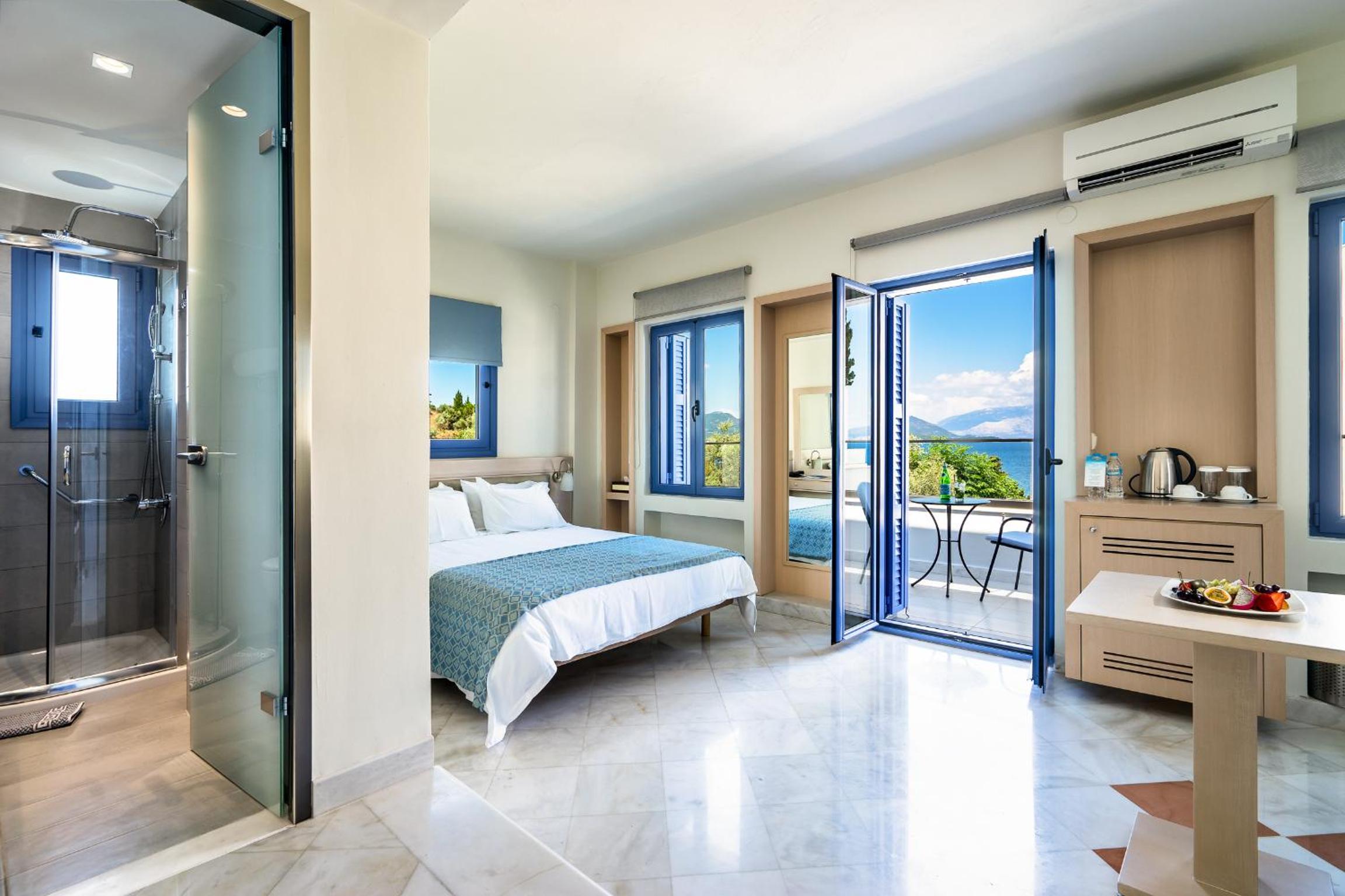 Double or Twin Room with Sea View - Photo 4