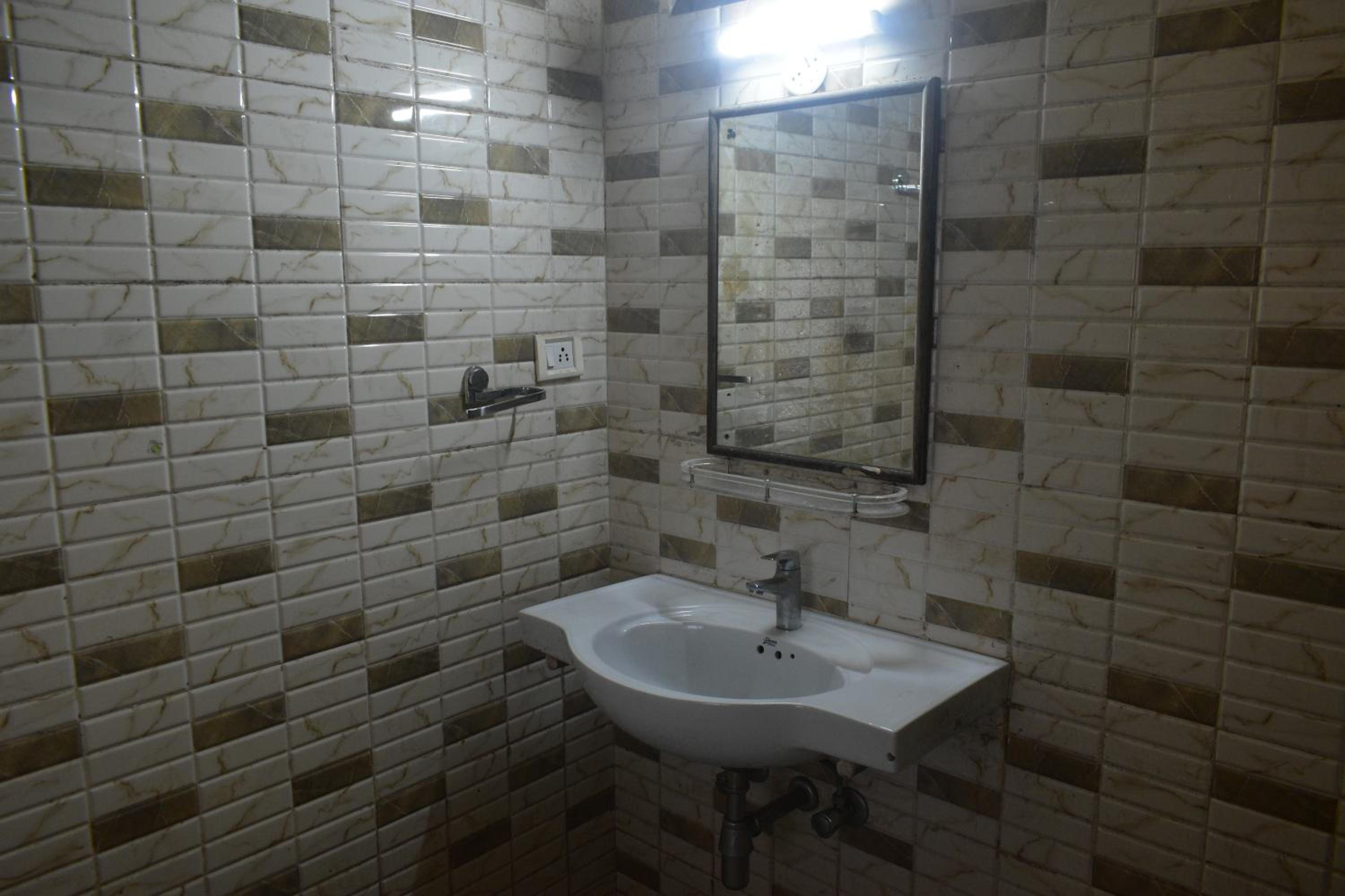 Deluxe King Room - Photo 5