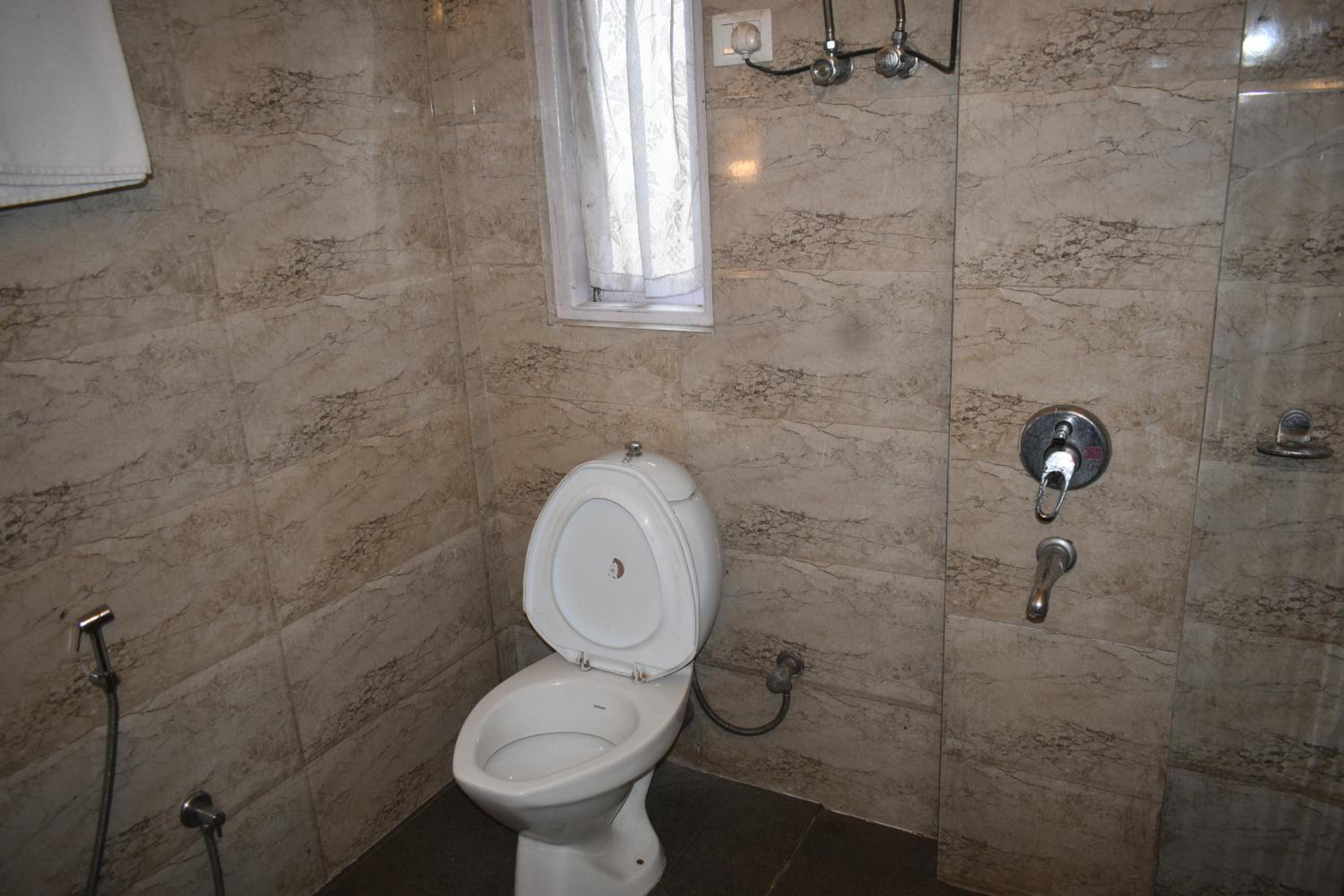 Deluxe King Room - Photo 4