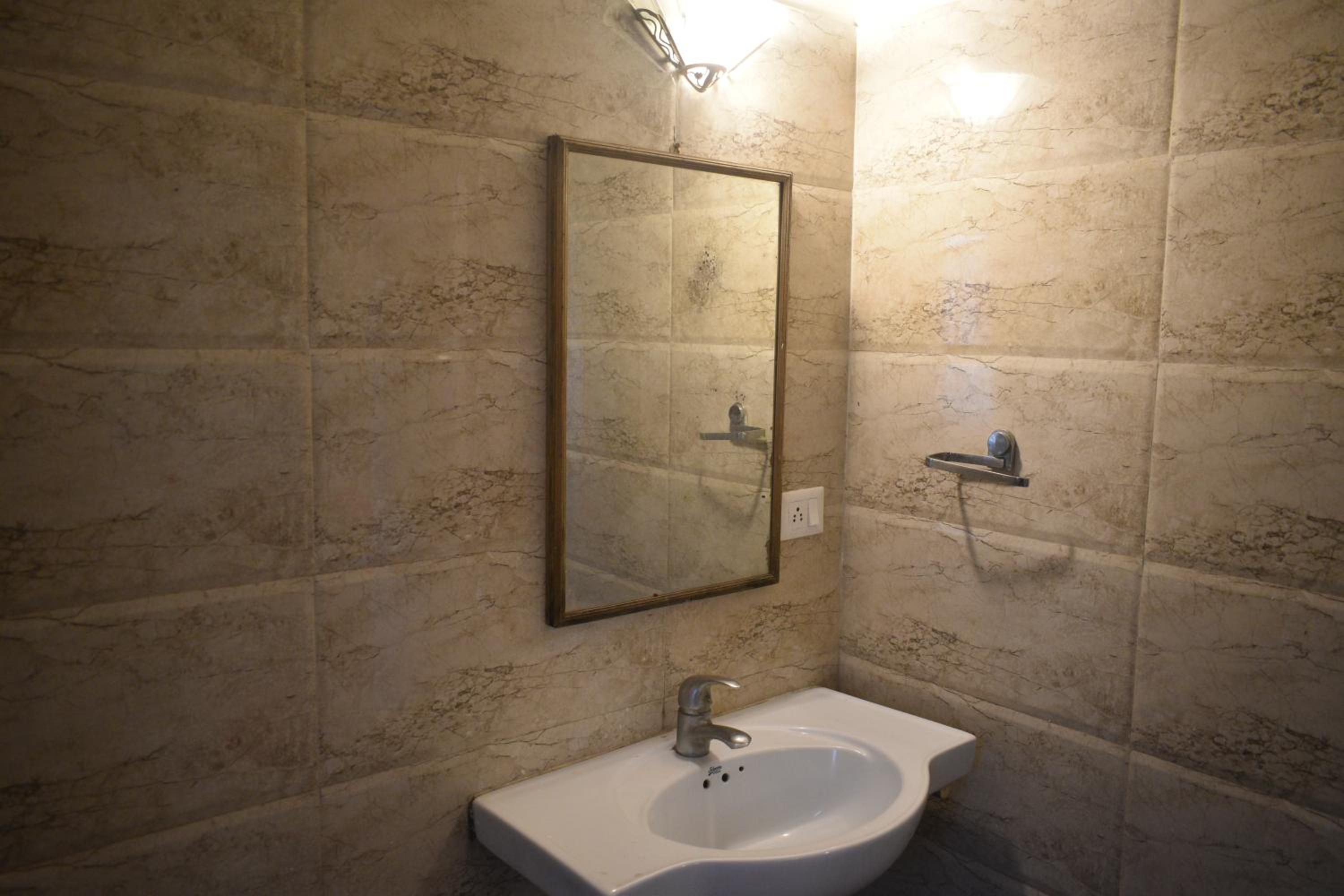 Deluxe King Room - Photo 3