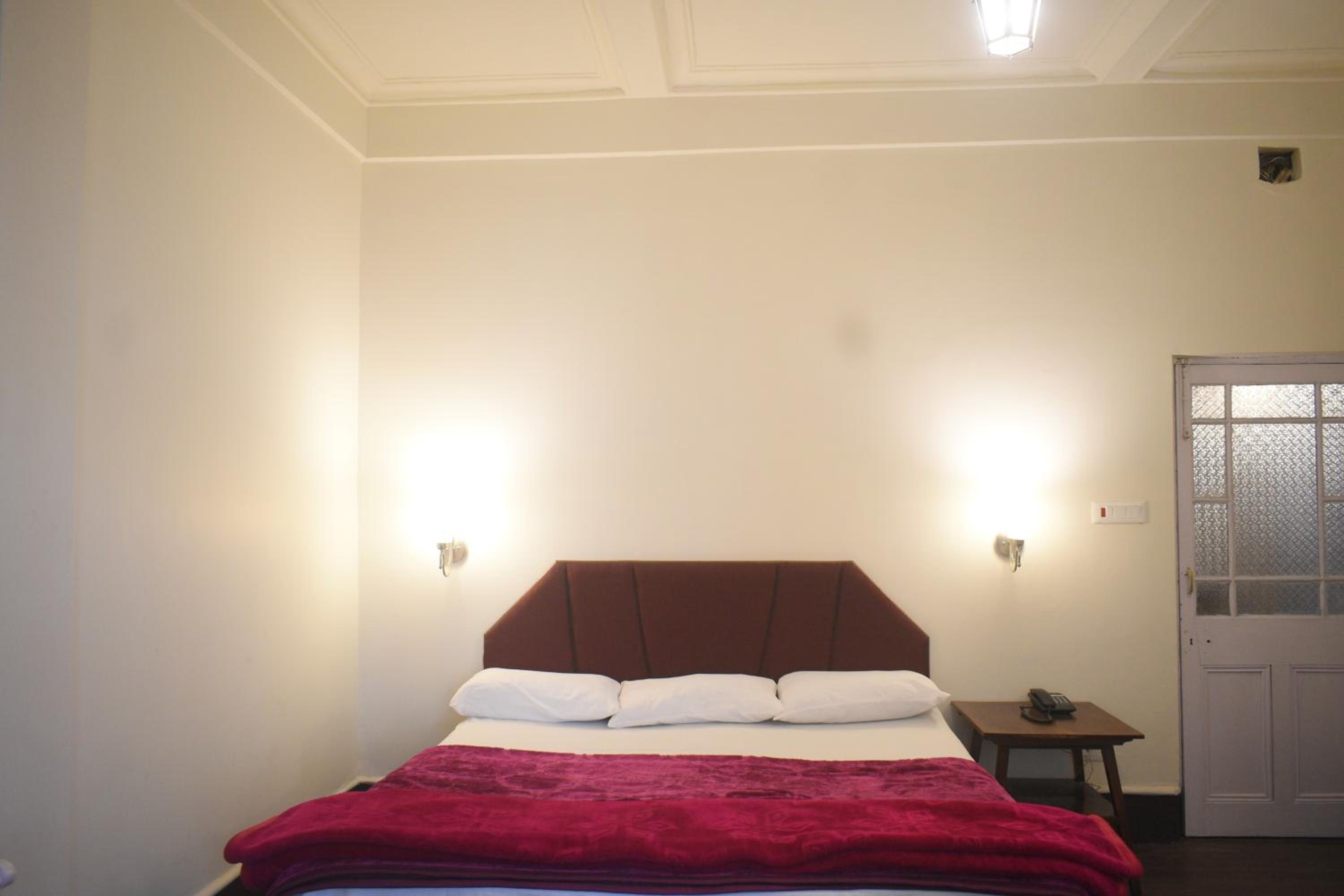 Deluxe King Room - Photo 1