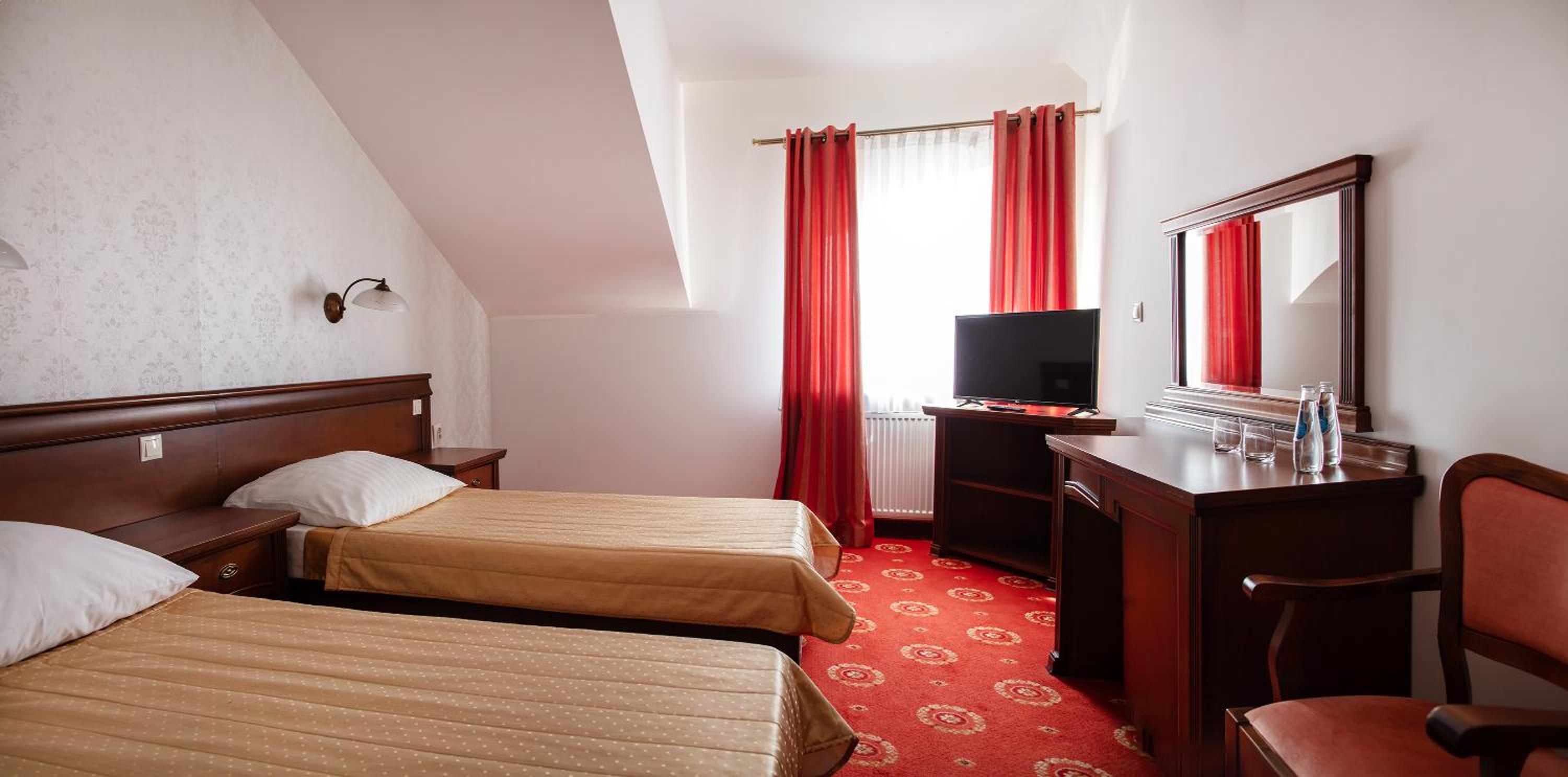 Double or Twin Room - Photo 5
