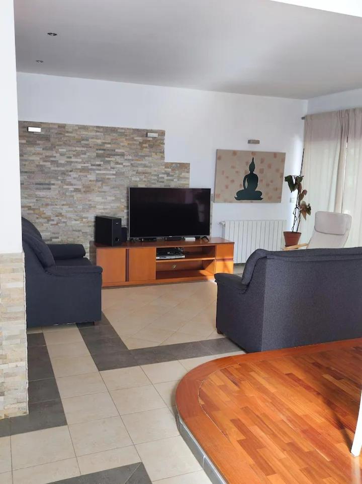 One-Bedroom House photo 1