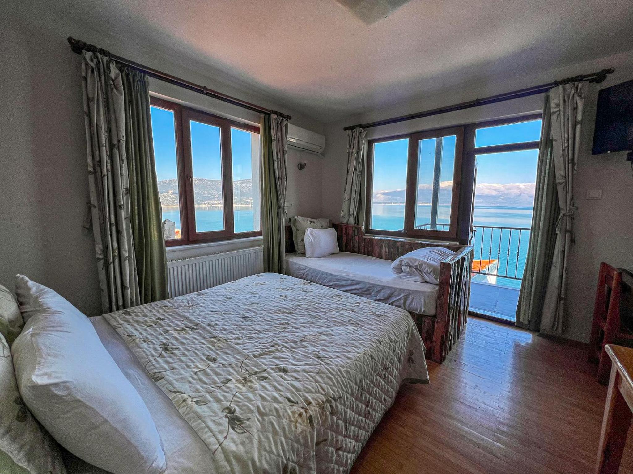Double or Twin Room with Lake View