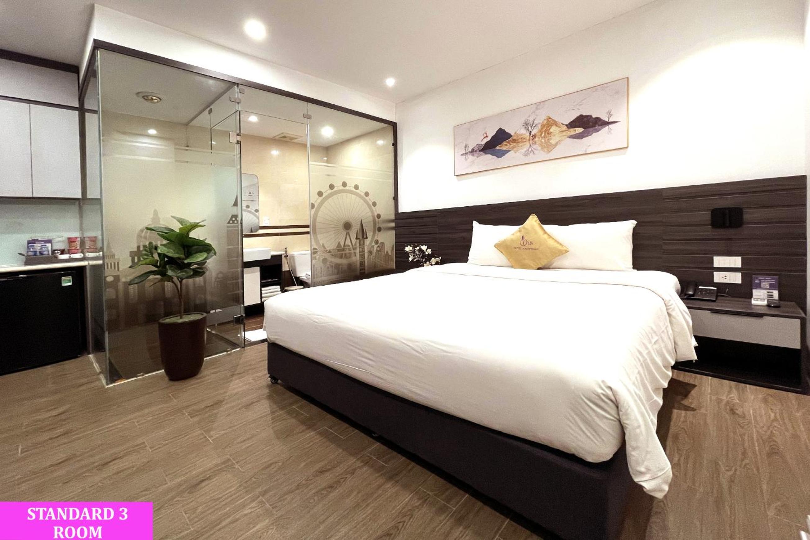 Standard King Room - Photo 8