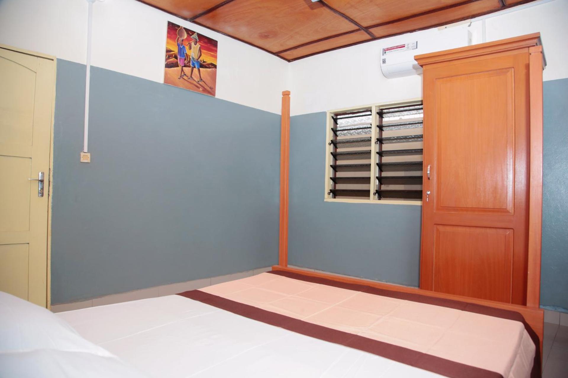 One-Bedroom Apartment photo 1