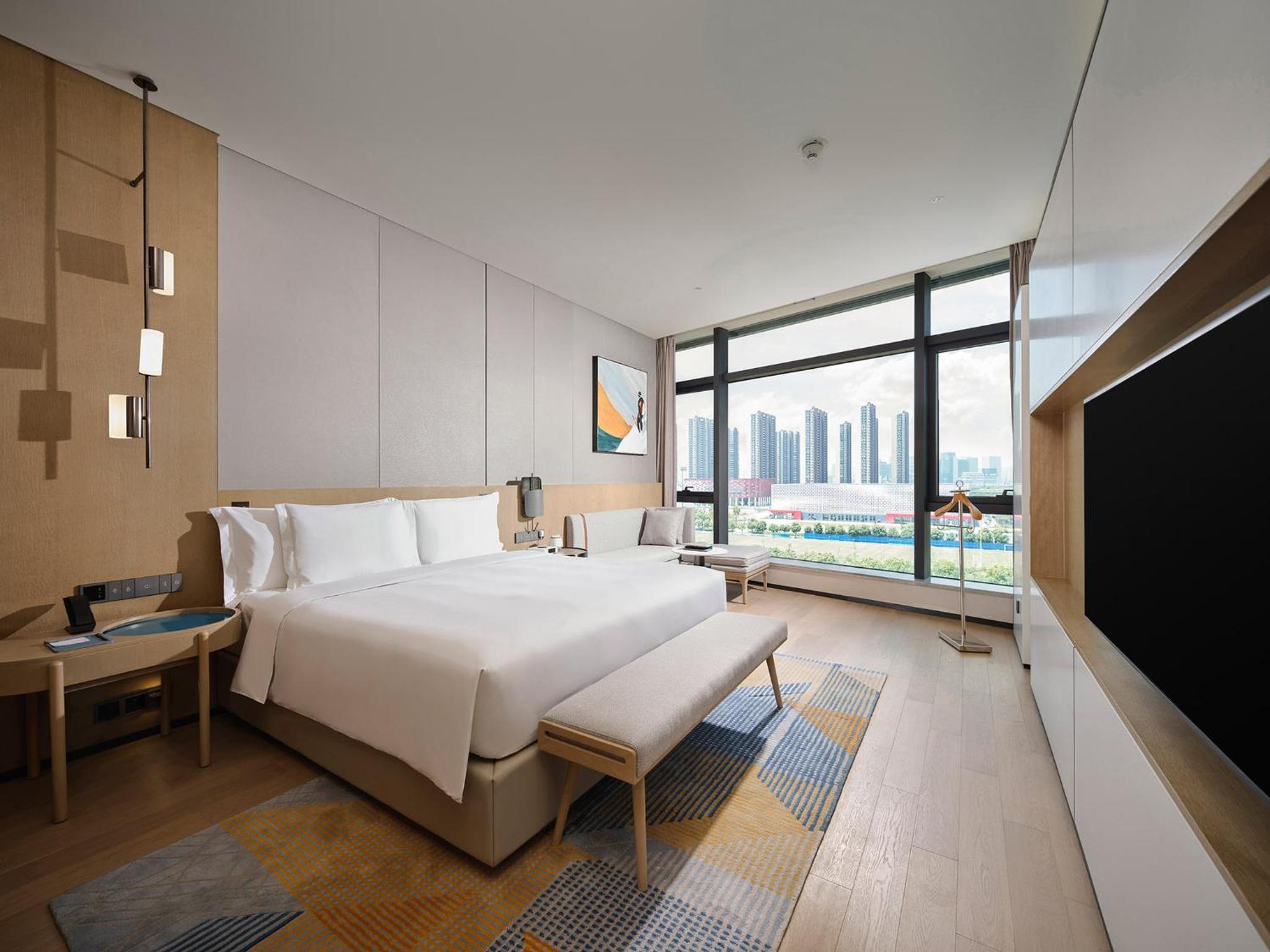 One-Bedroom Suite with Stadium View - Photo 3
