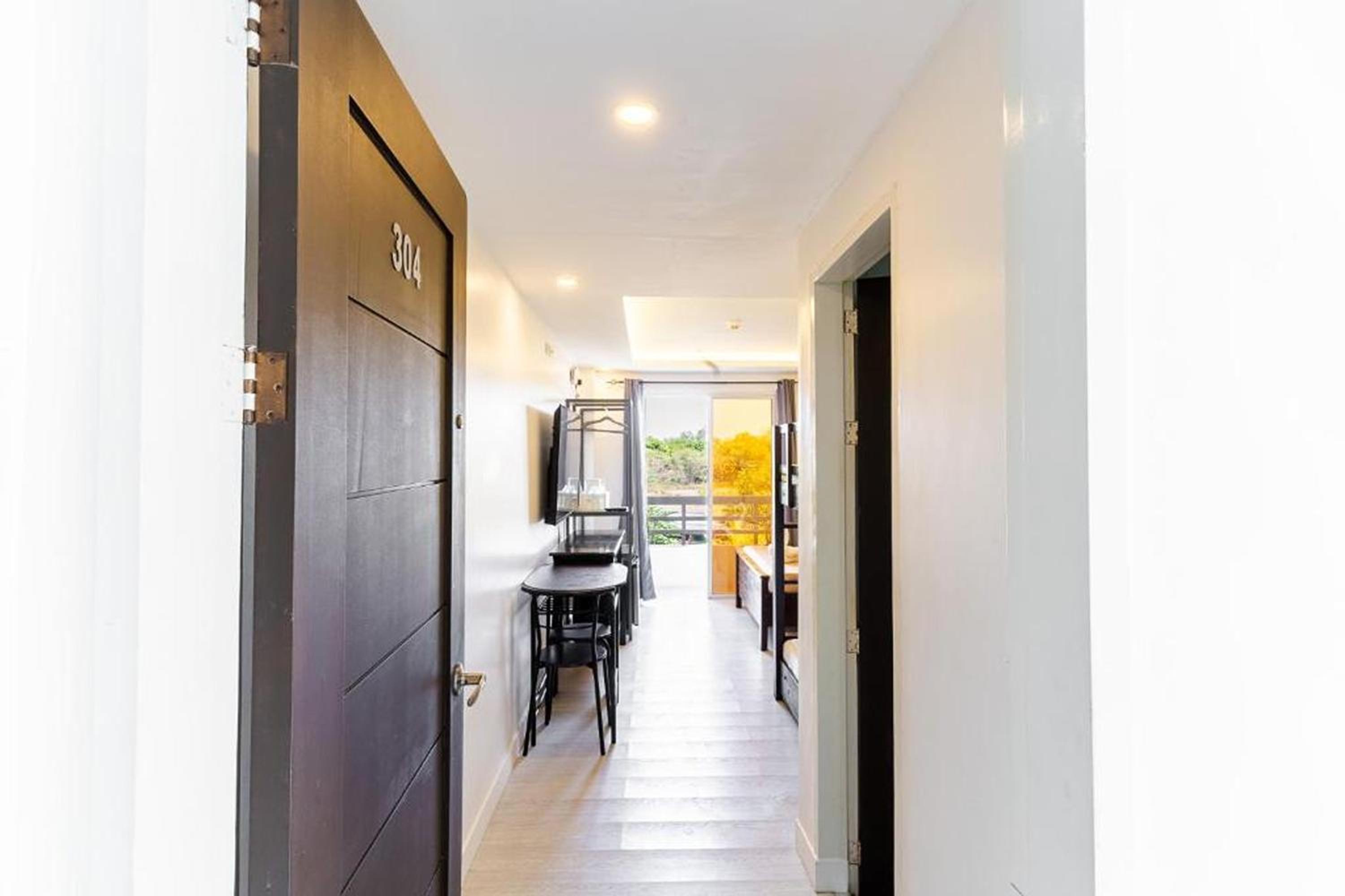 Family Room with Balcony photo 2