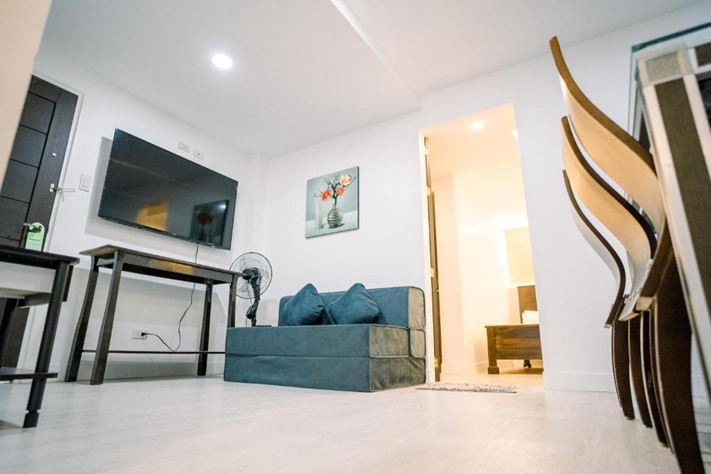One-Bedroom Suite - Photo 4