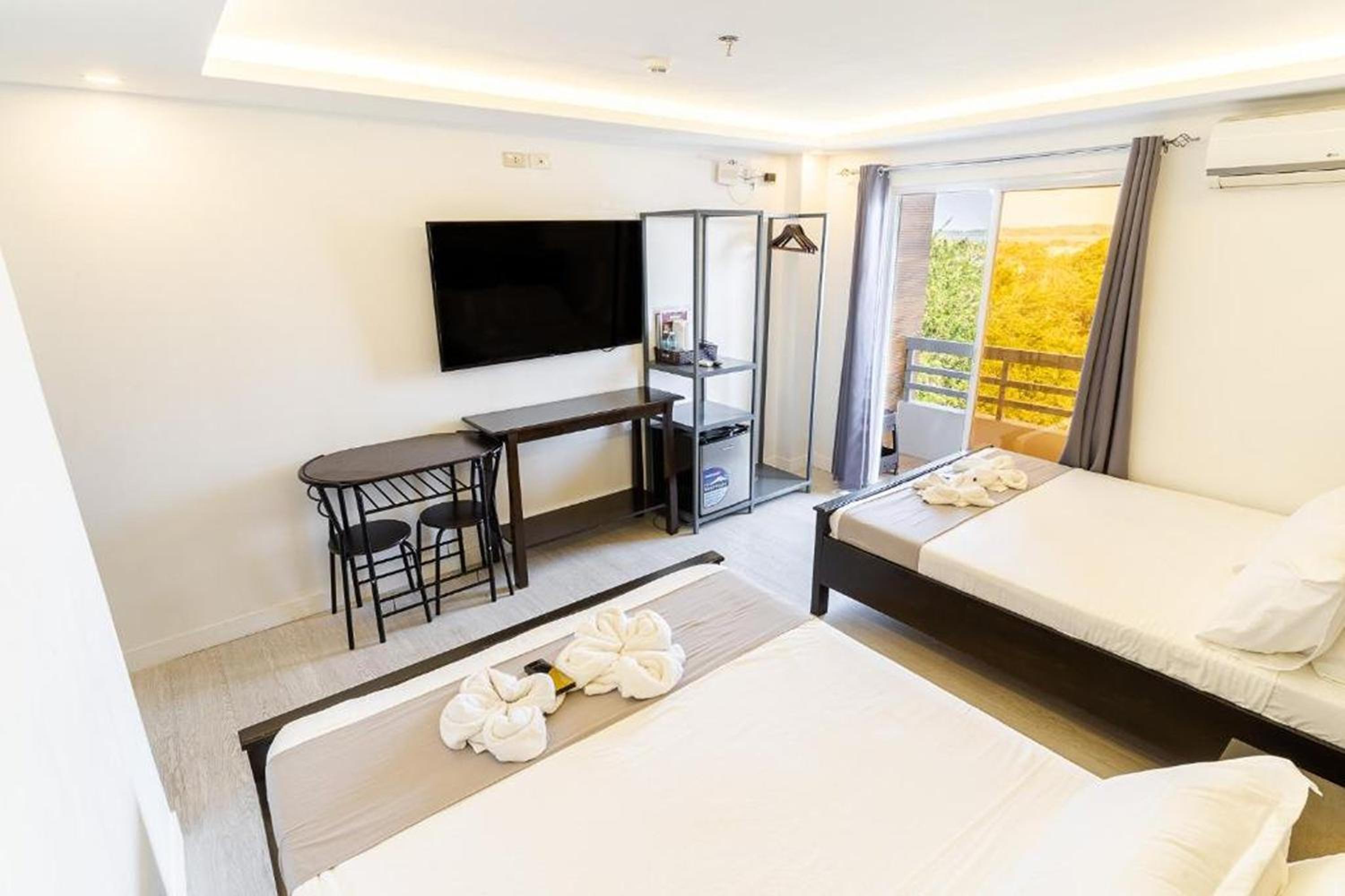 Family Room with Balcony - Photo 6