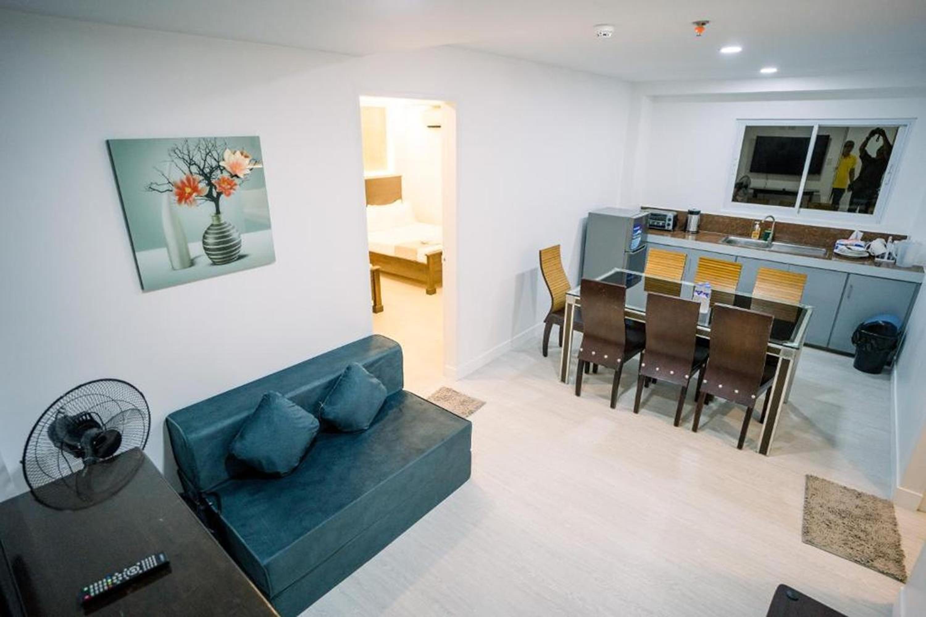One-Bedroom Suite - Photo 7