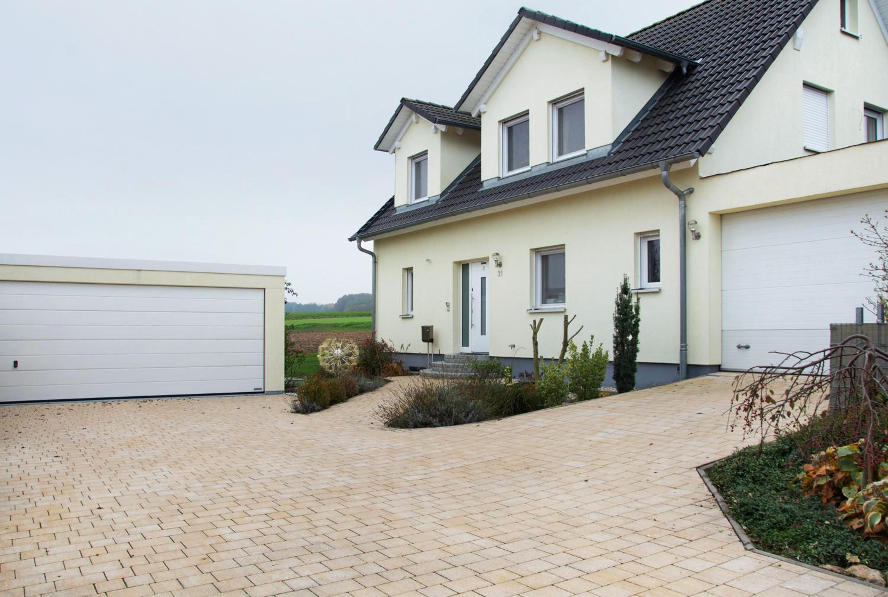 Three-Bedroom House photo 3