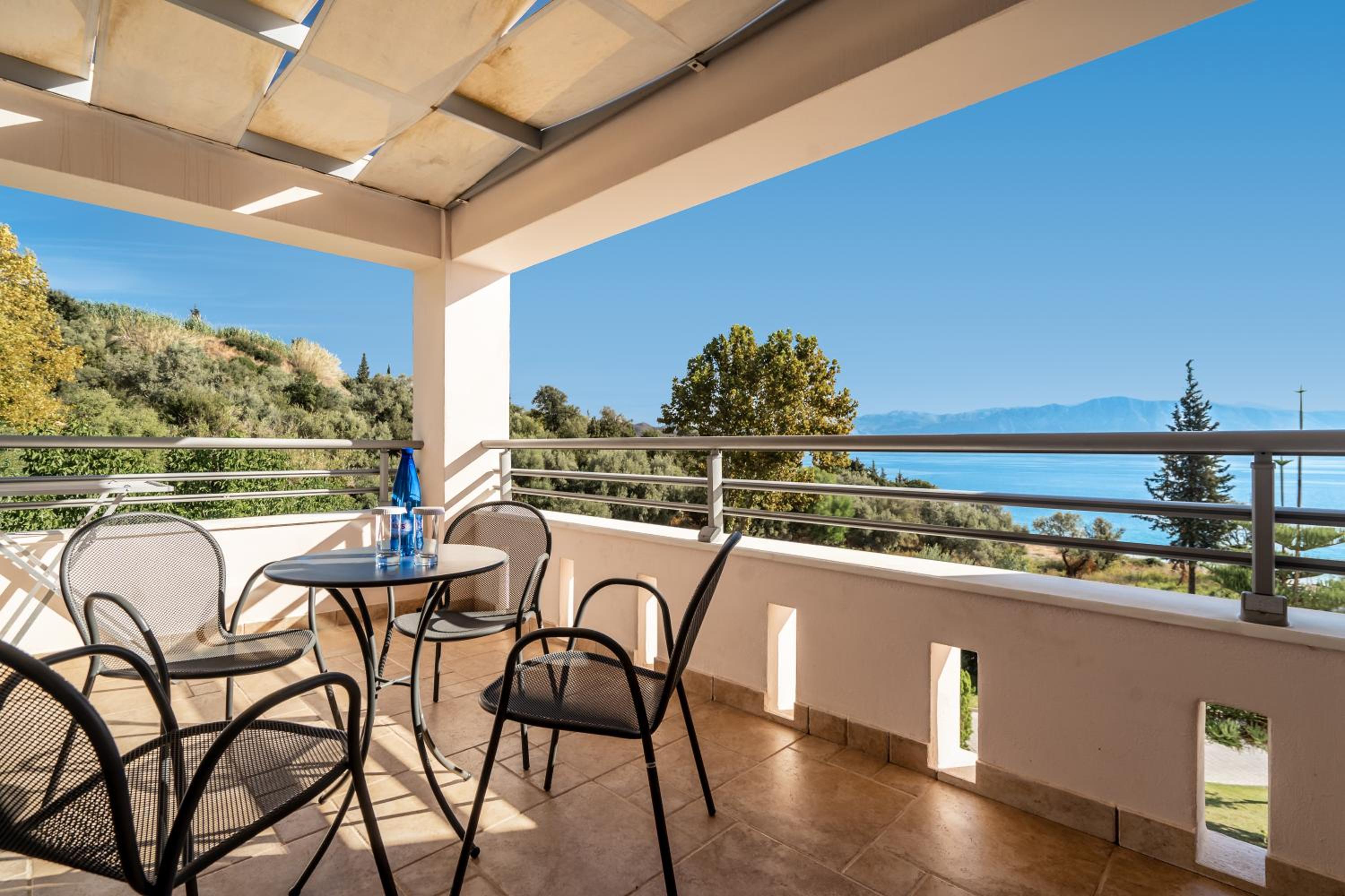 Superior Suite with Sea View - Photo 5