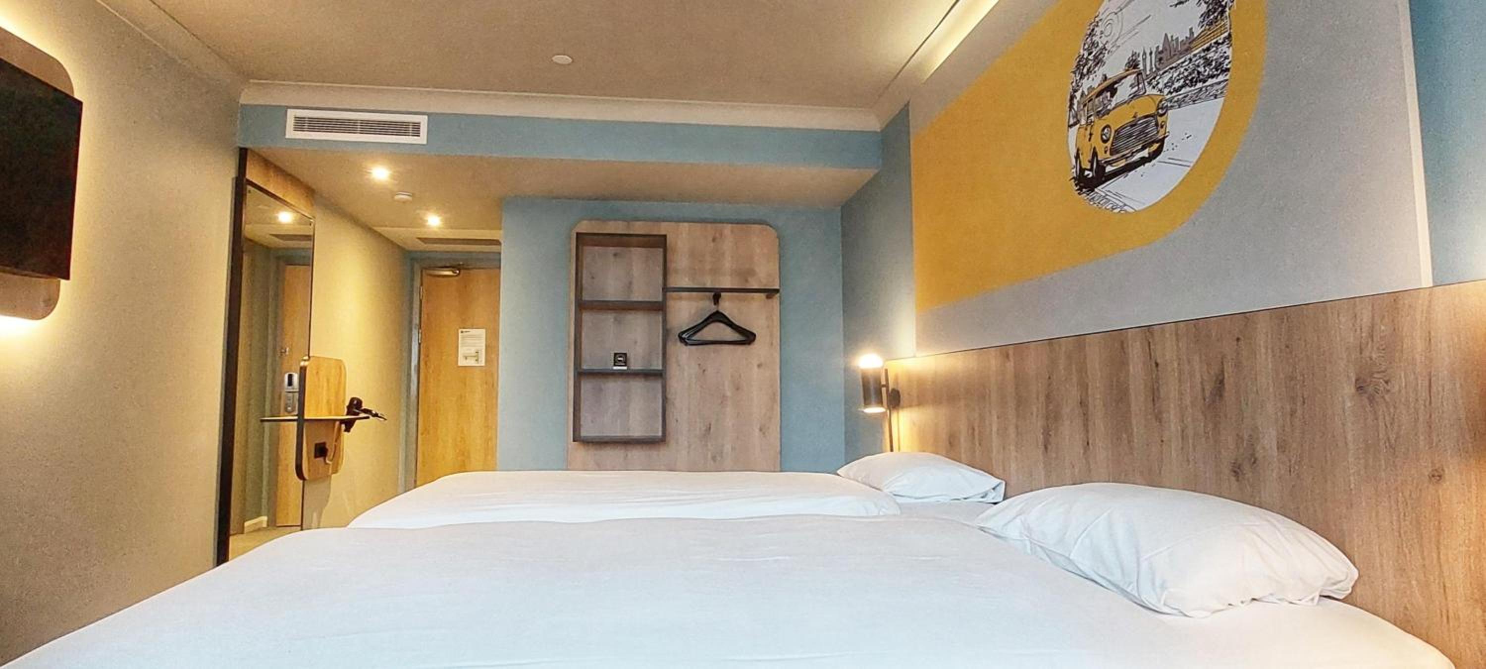Twin Room - Photo 3