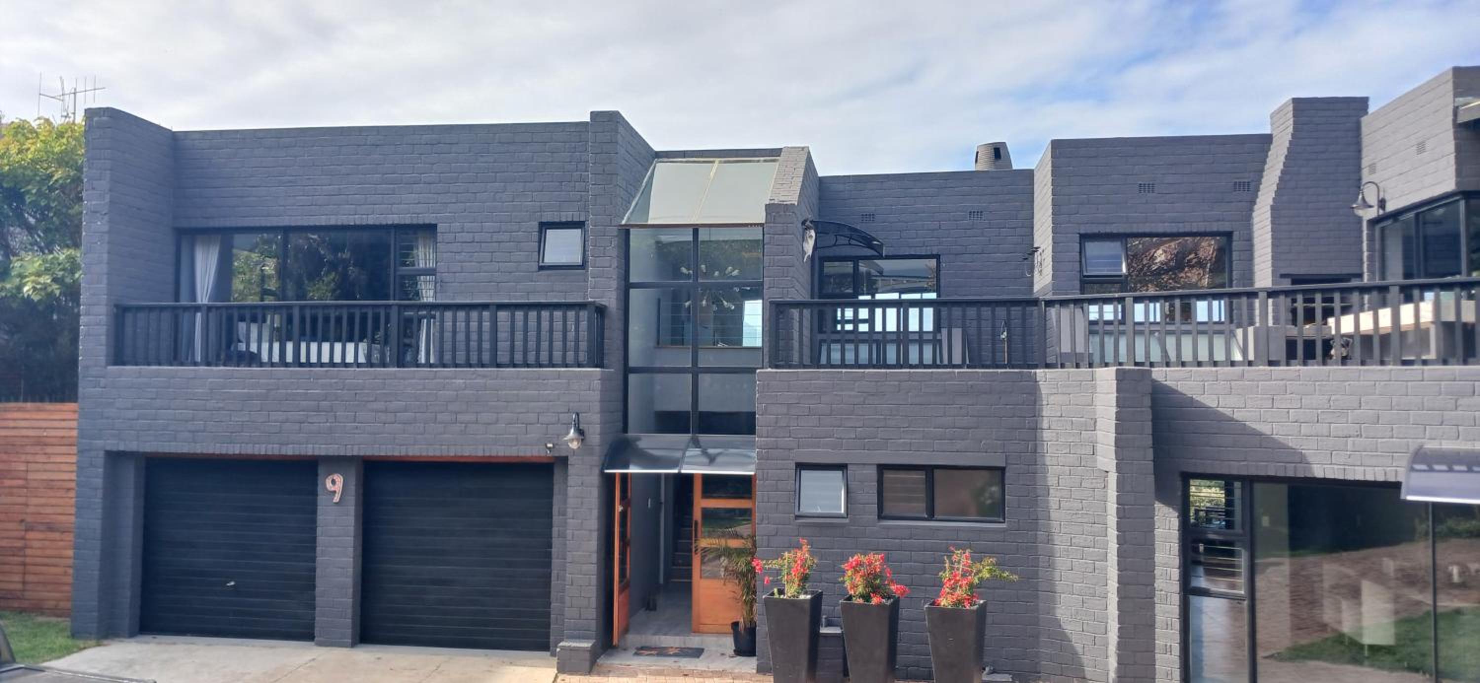 Four-Bedroom House photo 2