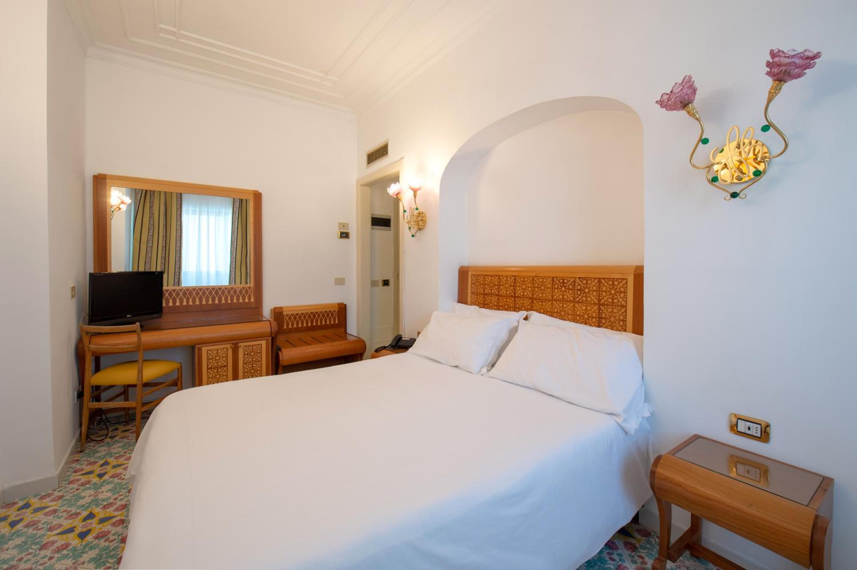 Classic Double or Twin Room - Photo 2