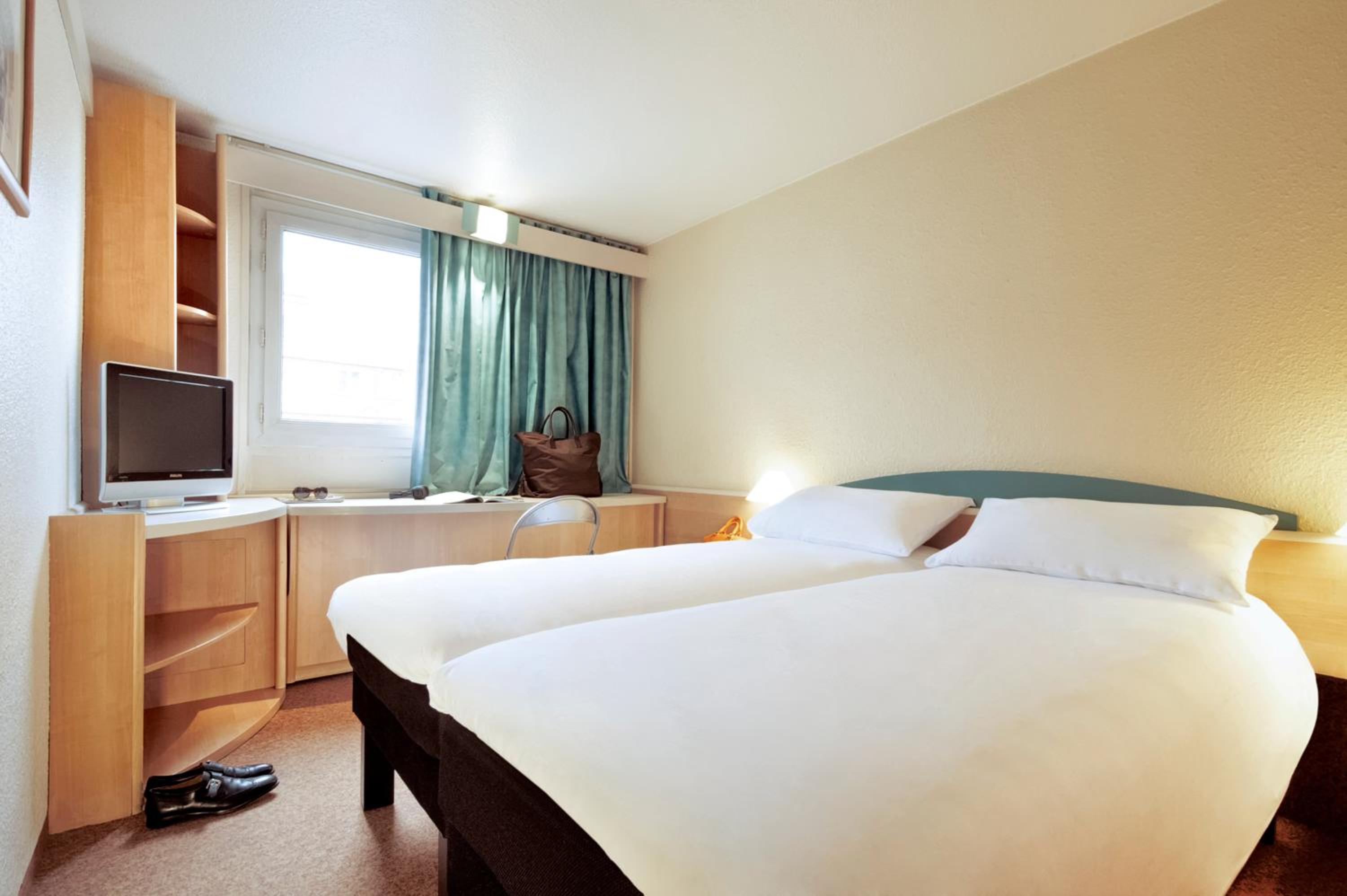 Standard Twin Room - Photo 5