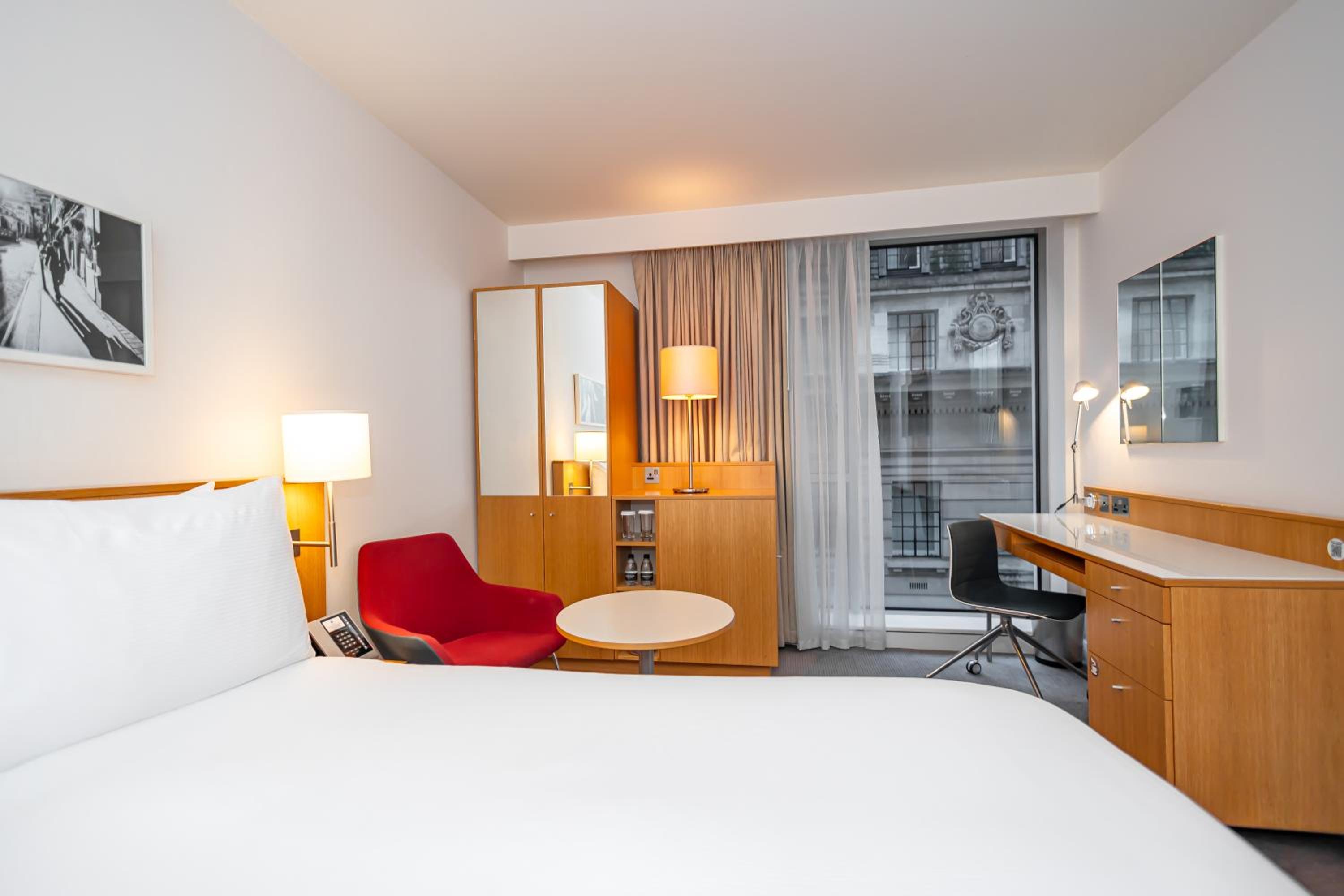 Deluxe King Room photo 3