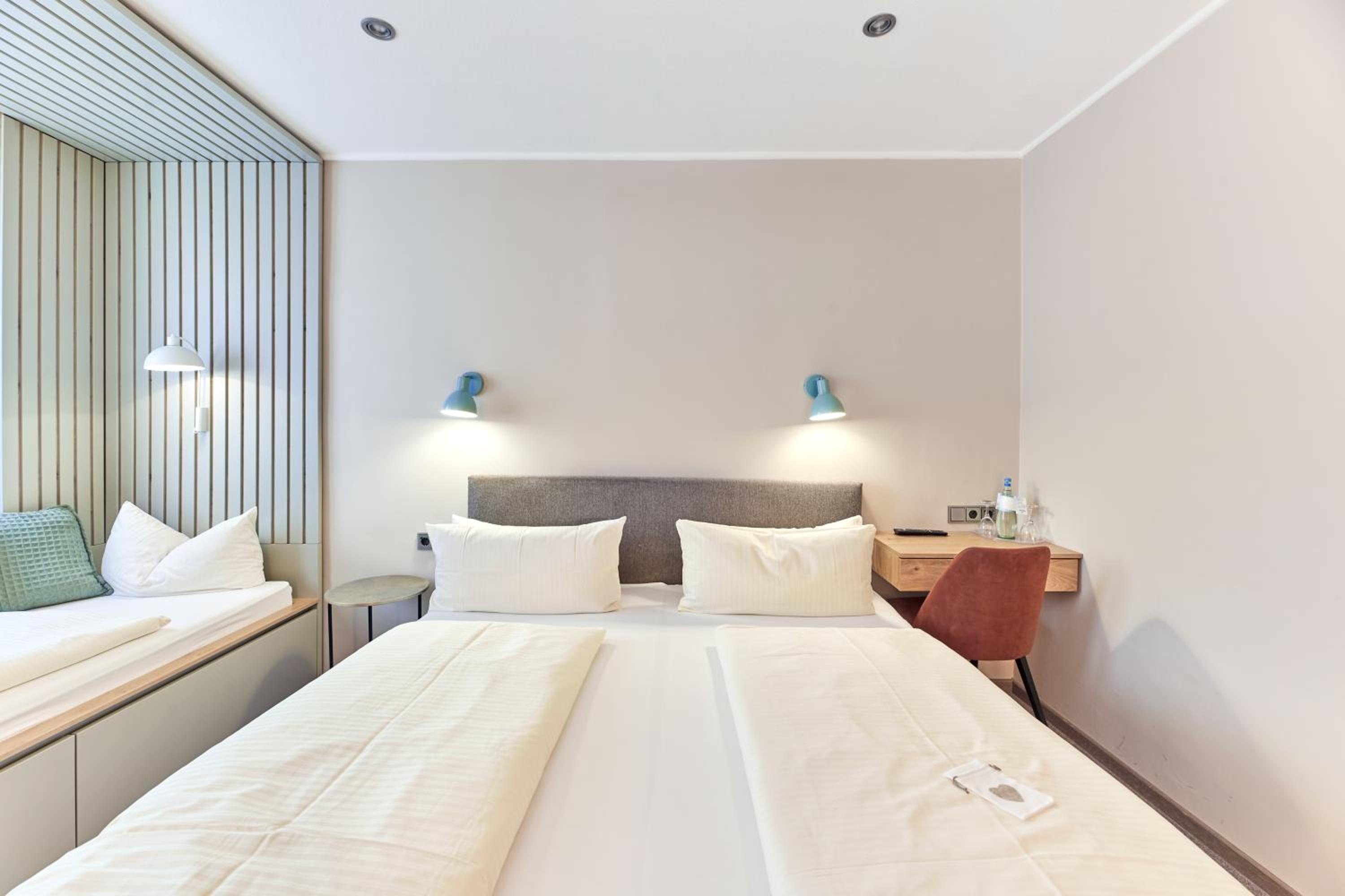 Comfort Double Room with City View - Photo 2