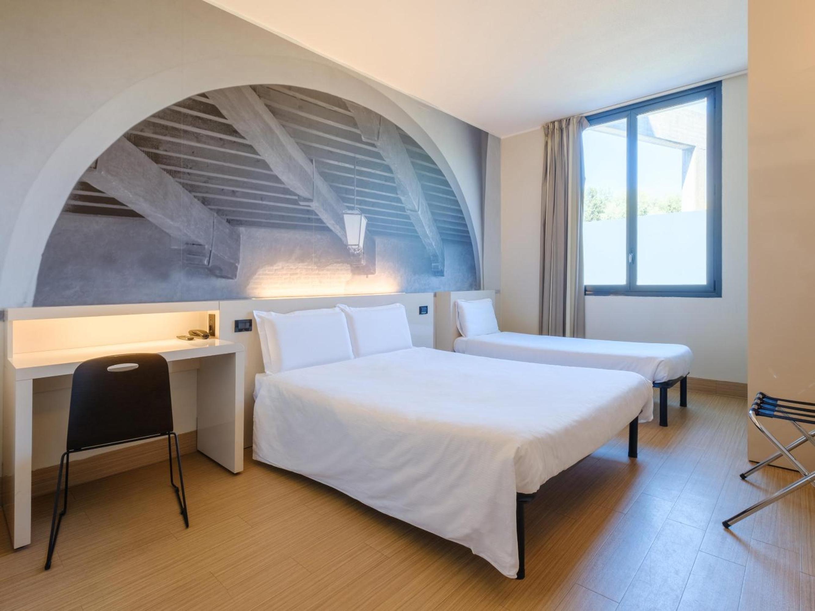 Triple Room - Disability Access - Photo 1