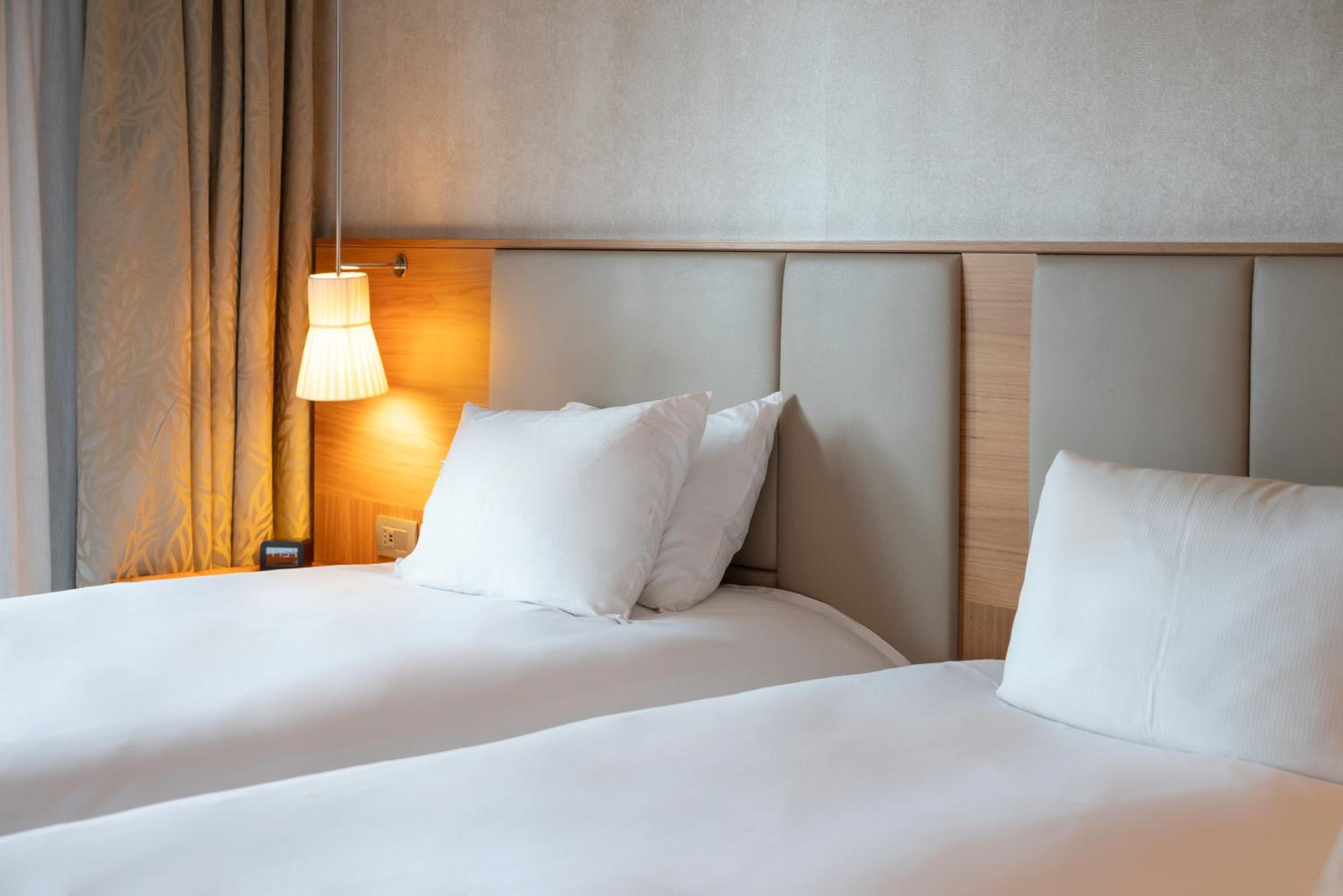 Deluxe Refurbished Twin Guest Room