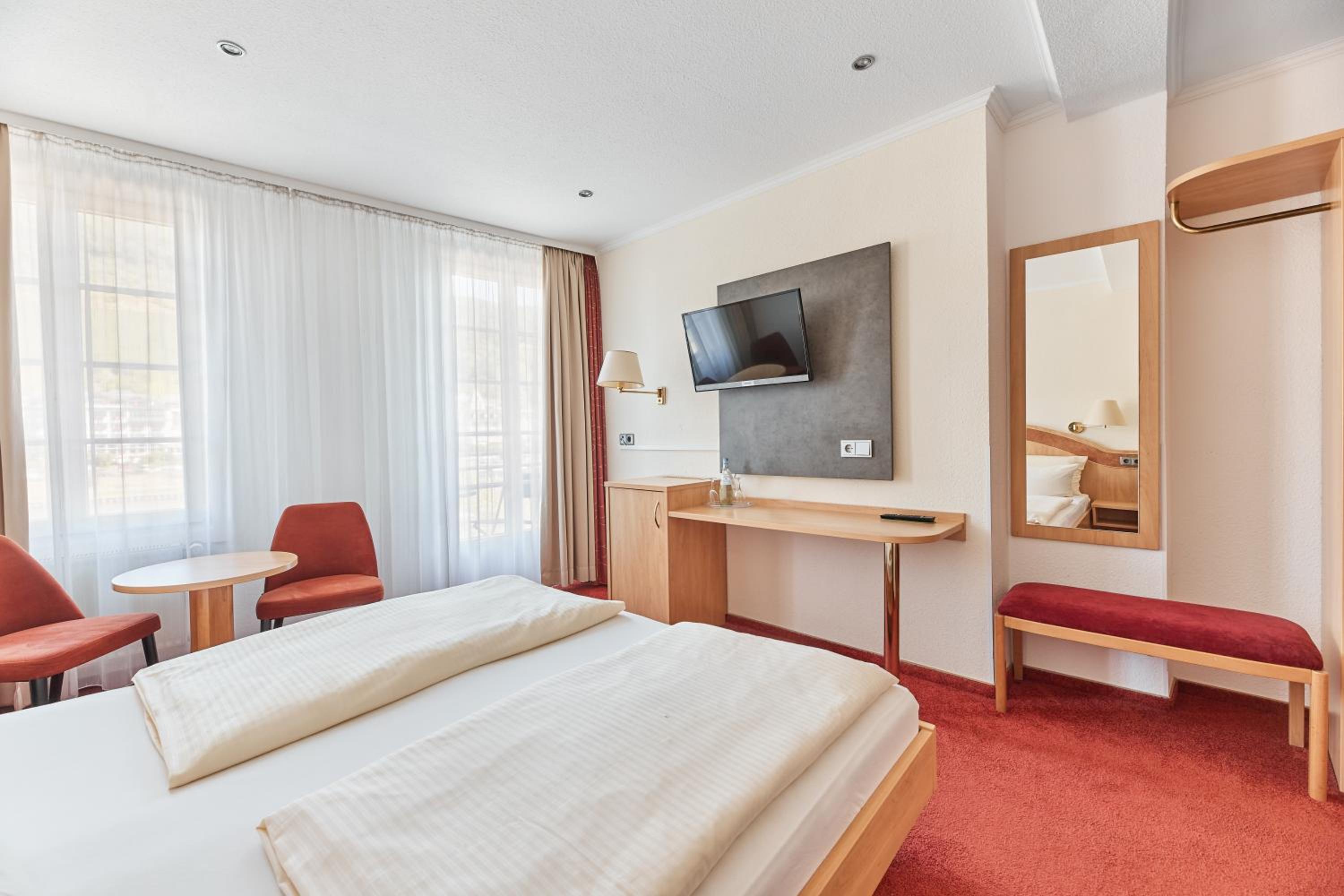 Comfort Double Room with Balcony - Photo 4