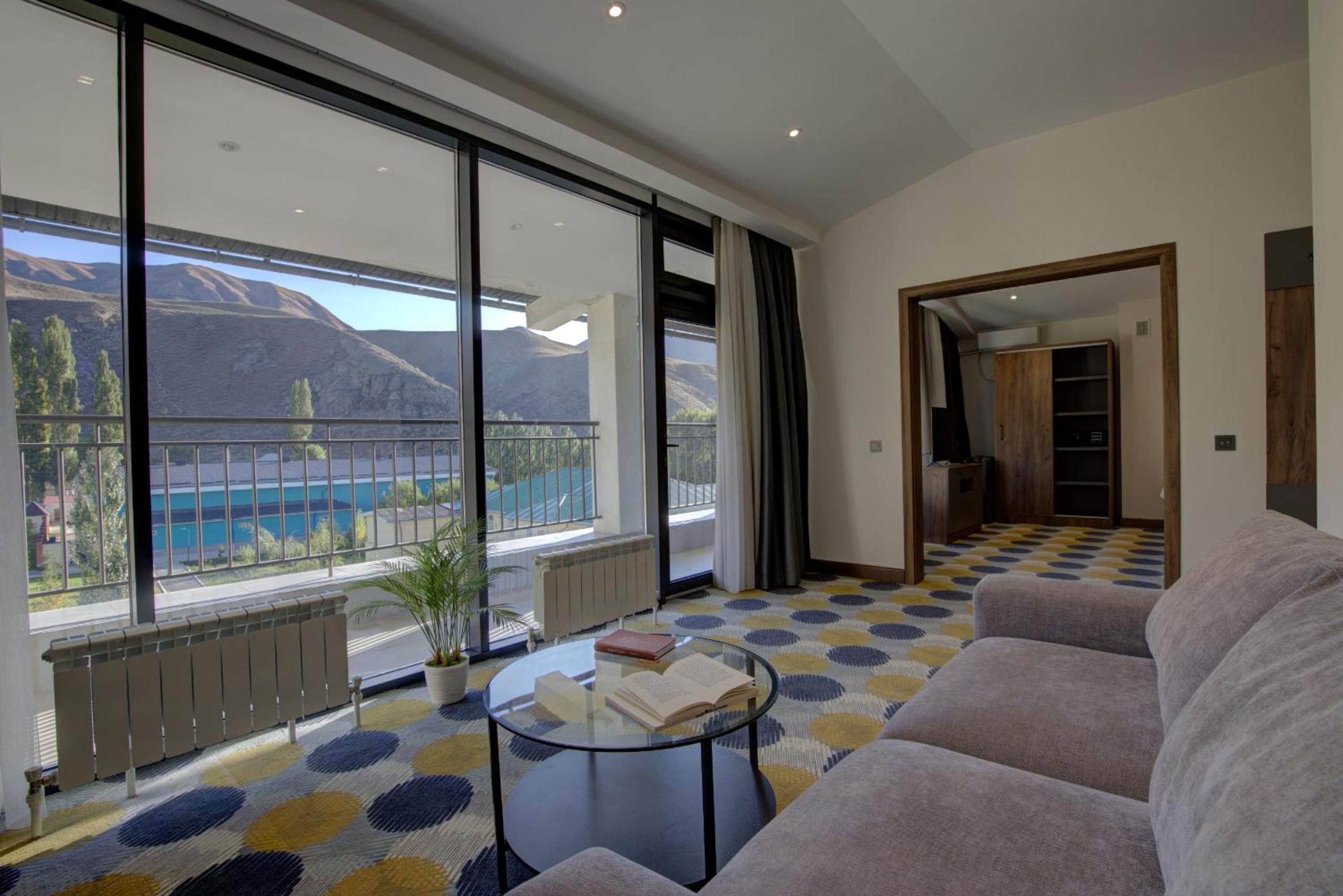 Suite with Balcony photo 3