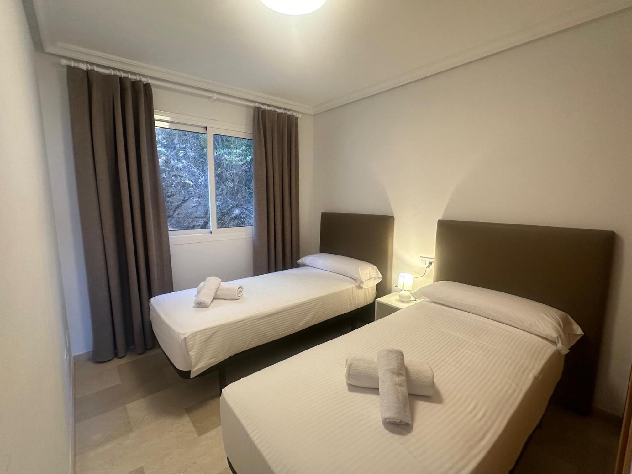Apartamento Premier de Dos Habitaciones - Calle Q, Montemares 11