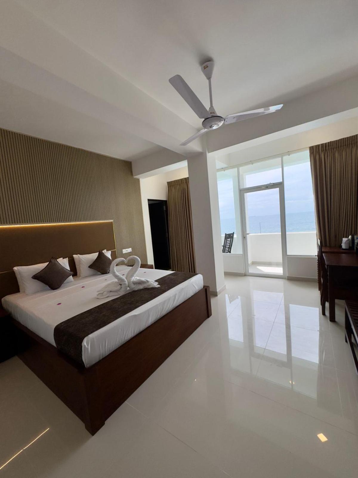Deluxe Double Room with Sea View photo 3