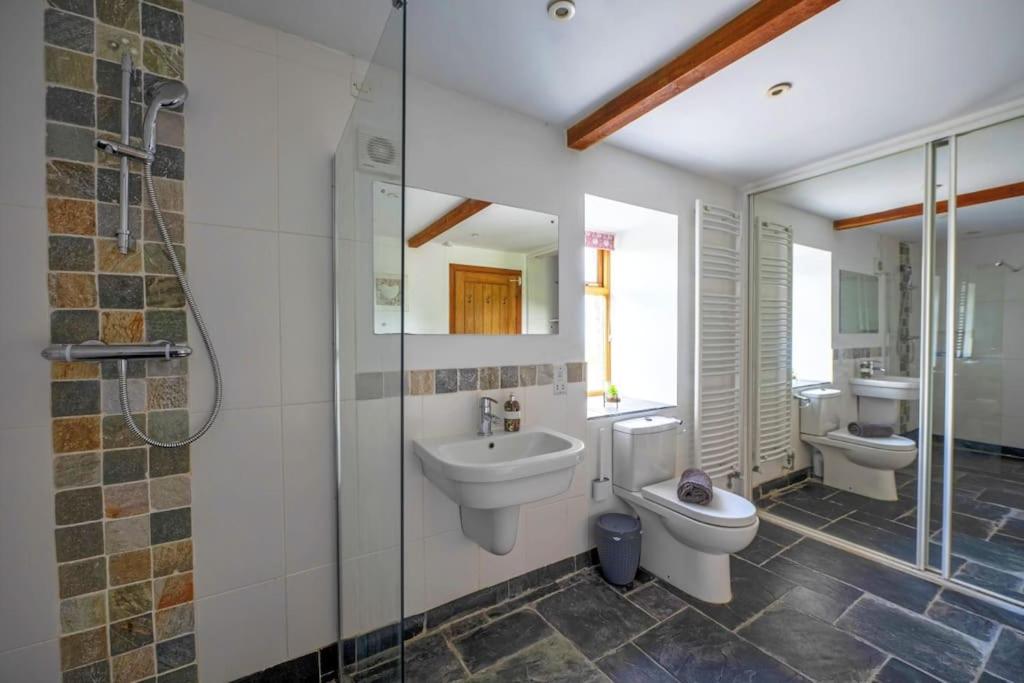 Three-Bedroom House photo 3