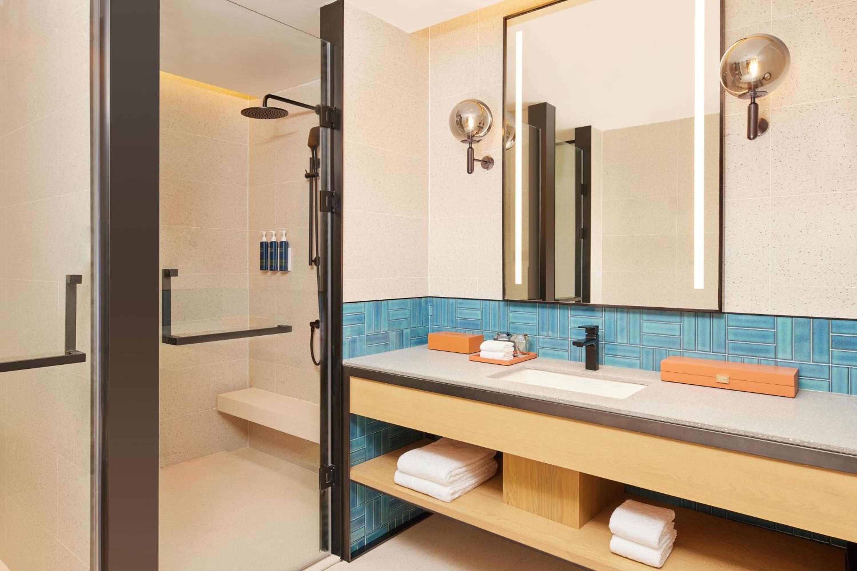 Executive King Suite with City View photo 2