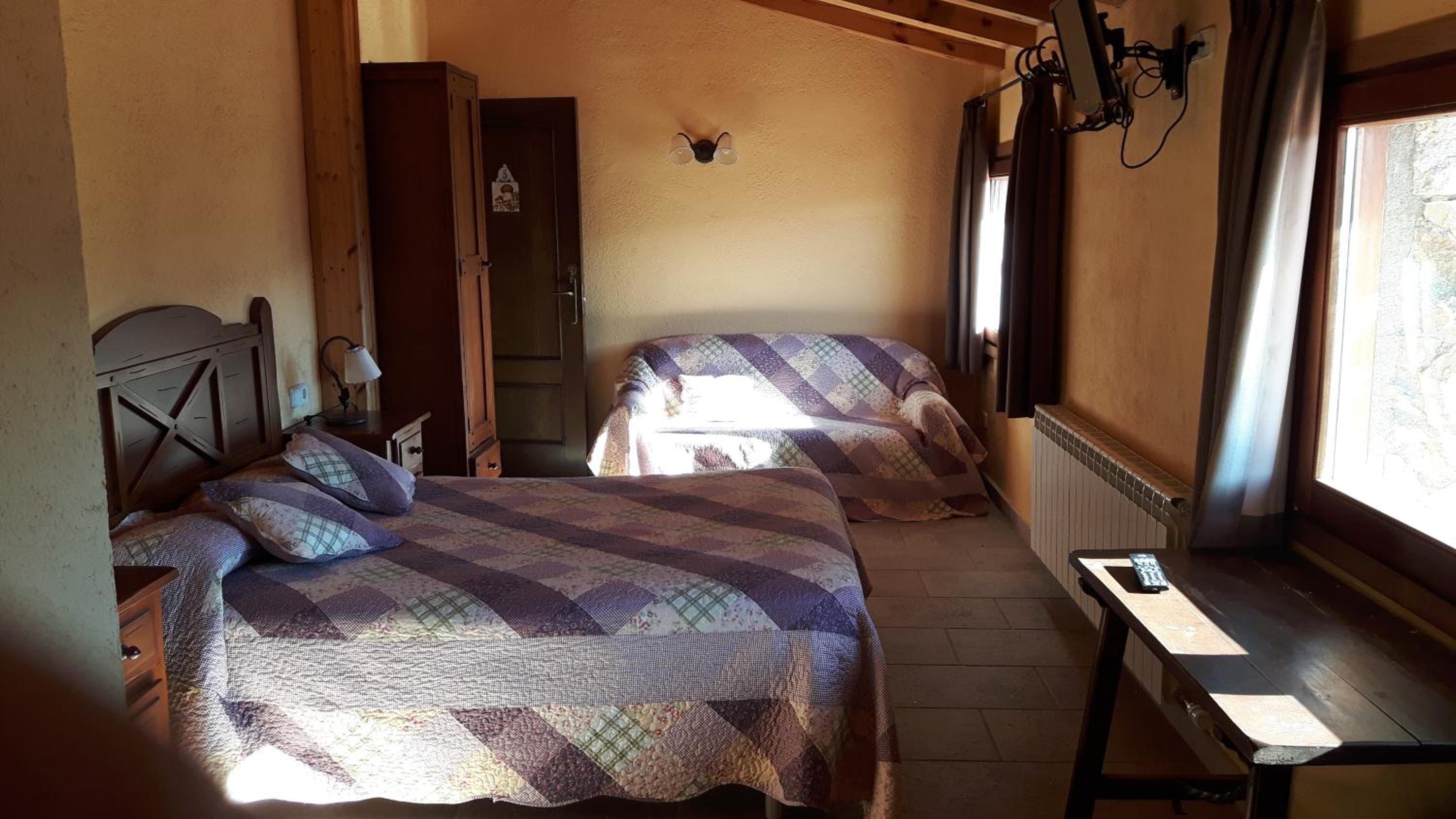 Habitación Triple con Vista a la Montaña