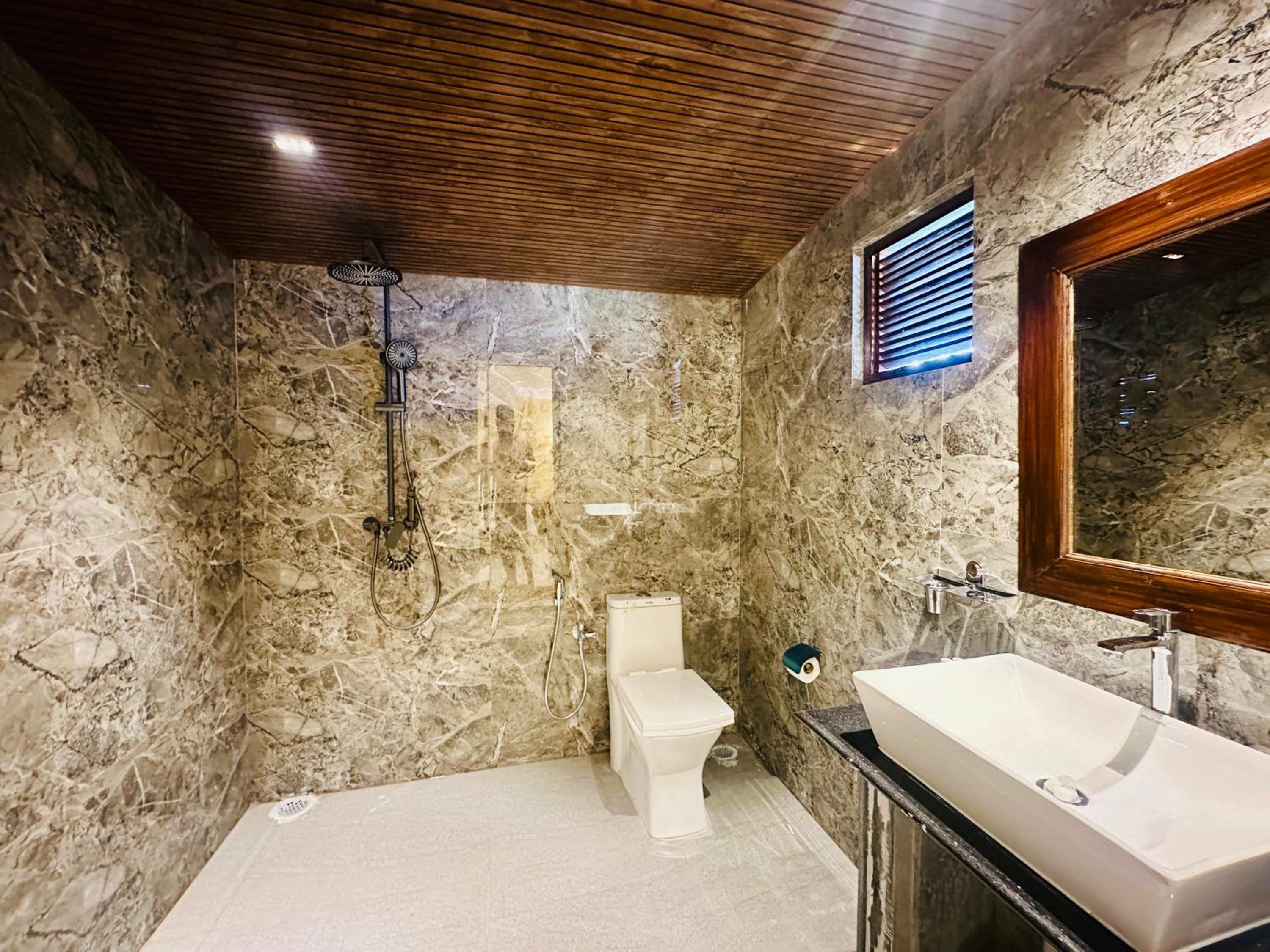 Superior Family Room - Photo 8