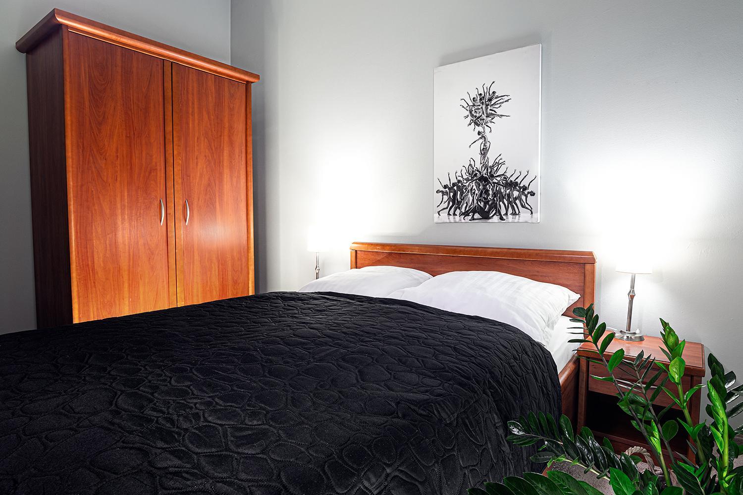 Queen Room photo 2