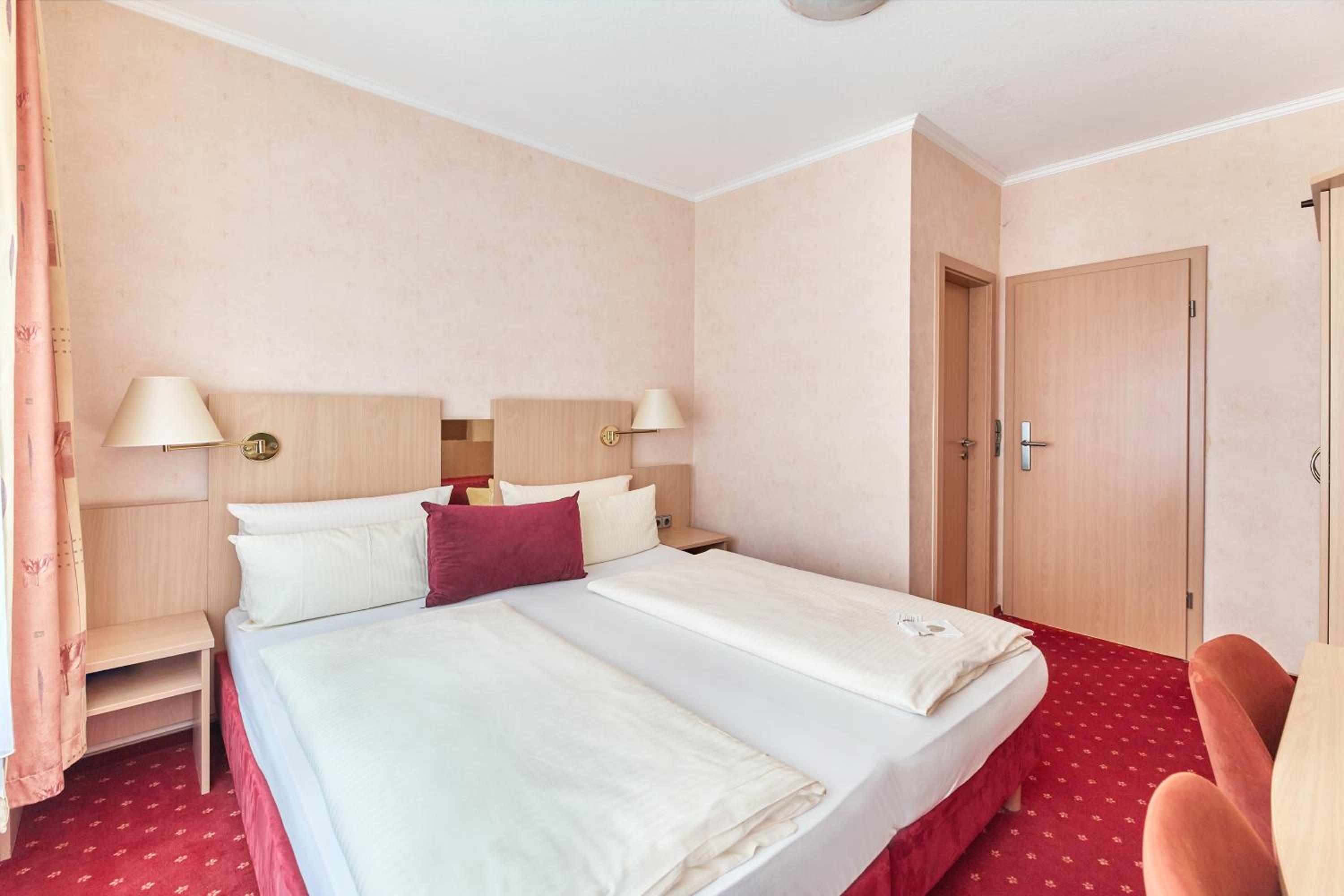 Double Room with City View - Photo 1