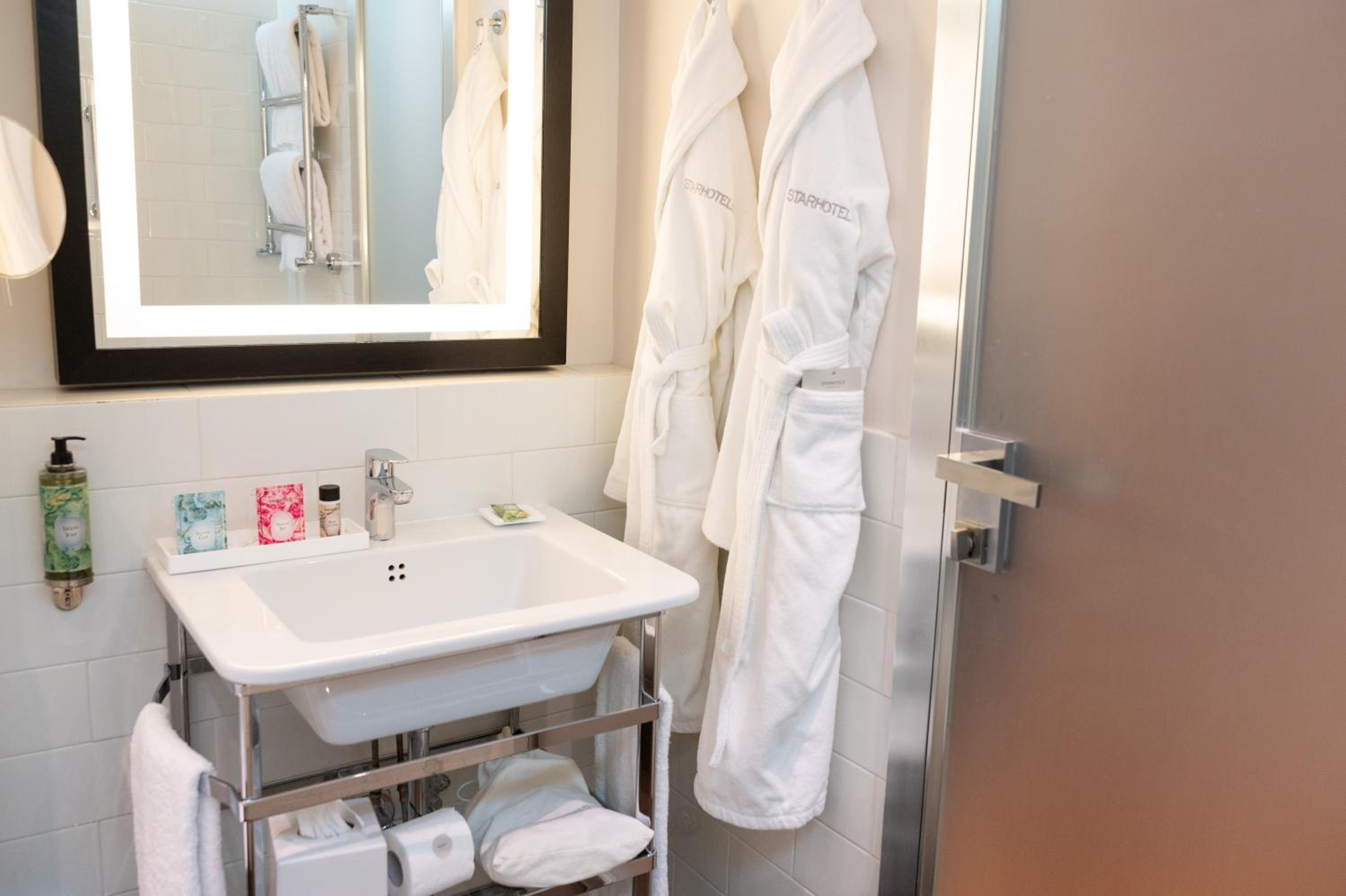 Deluxe Double or Twin Room with Terrace