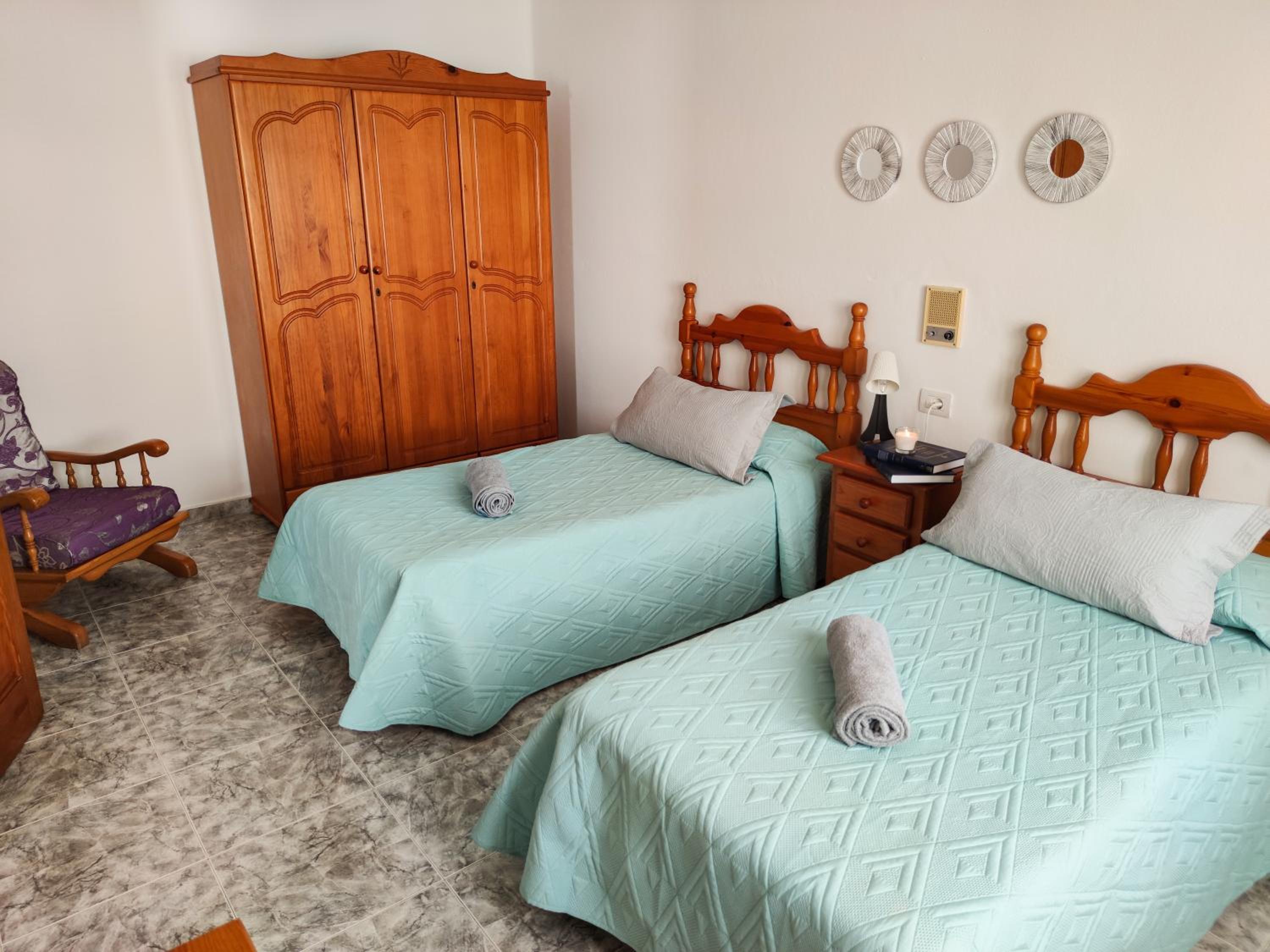 Five-Bedroom House photo 2