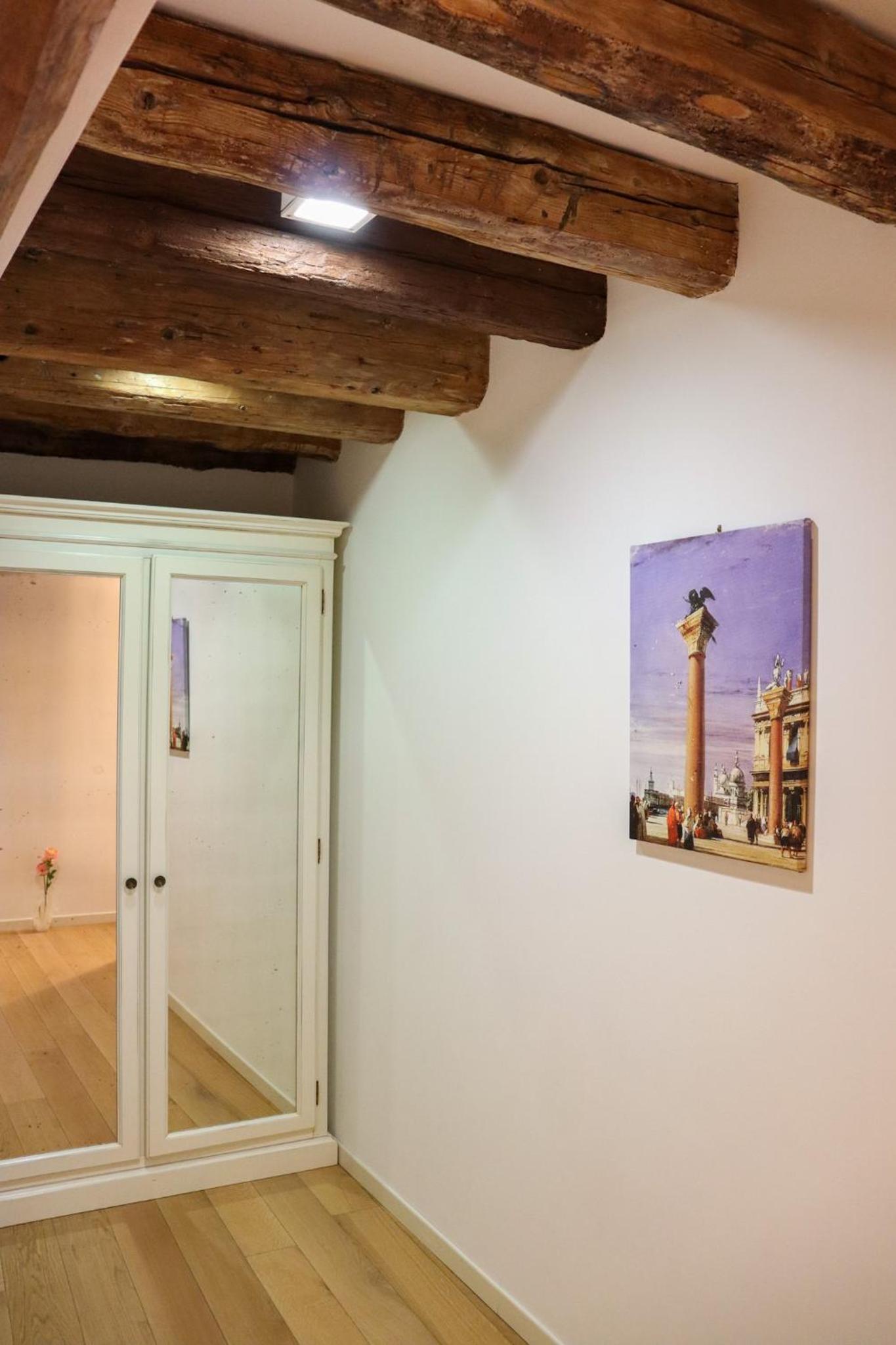 Deluxe Apartment with Canal view photo 2