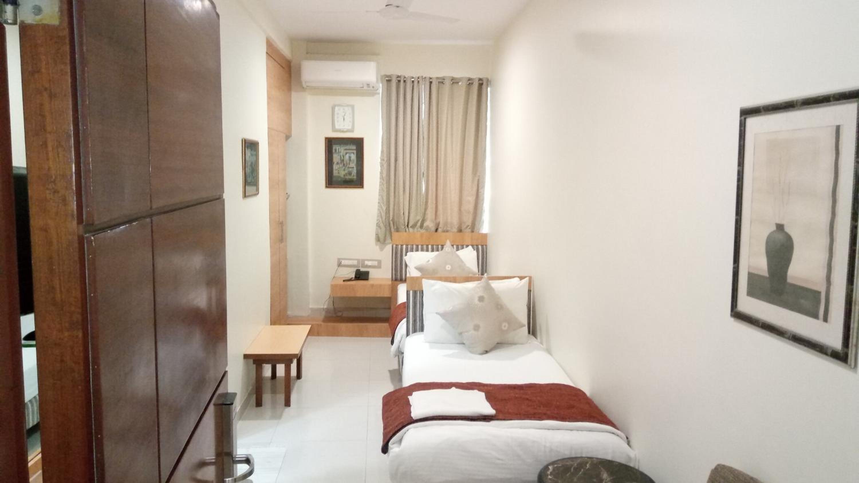 Standard Twin Room - Photo 6