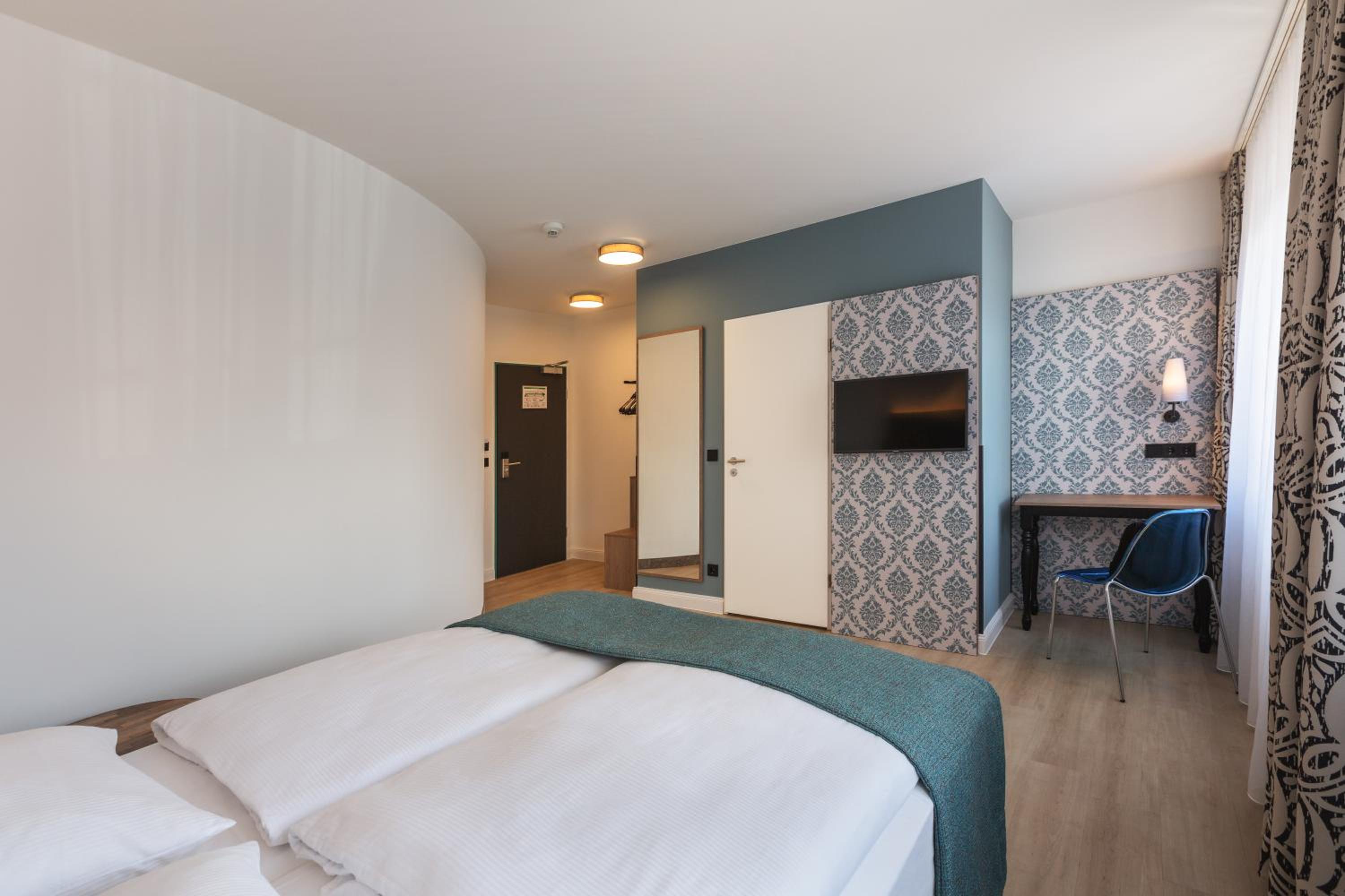 Premium Queen Room - Photo 3